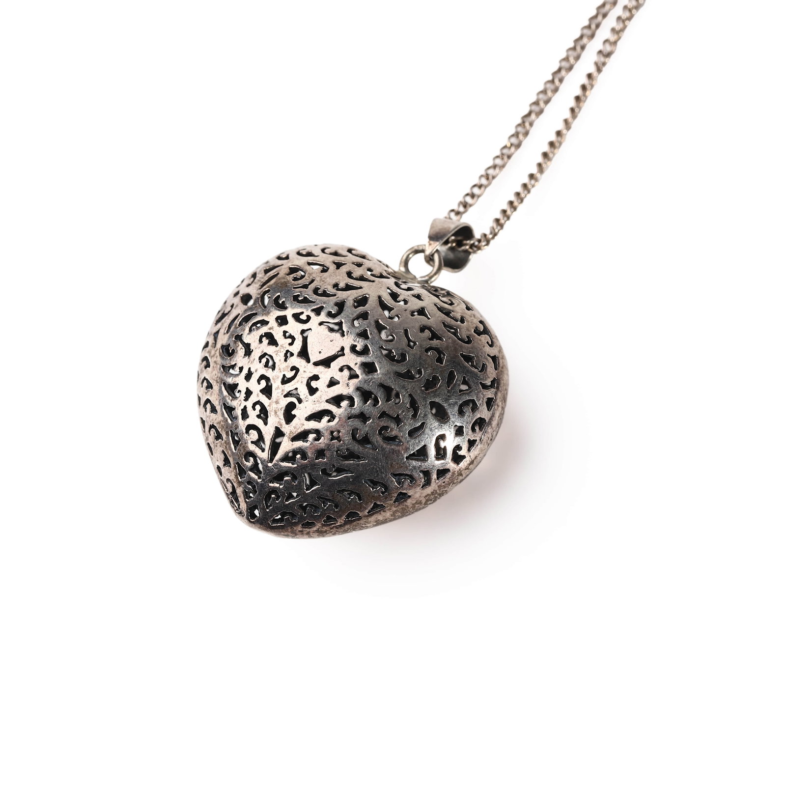 SILVER HEART PENDANT NECKLACE: Dimensions: Length 36.6mm, Width 37mm, Weight 12.9g Description: This pendant features an intricately cut-out heart shape, designed with elegant filigree detailing that gives it a delicate and vintage