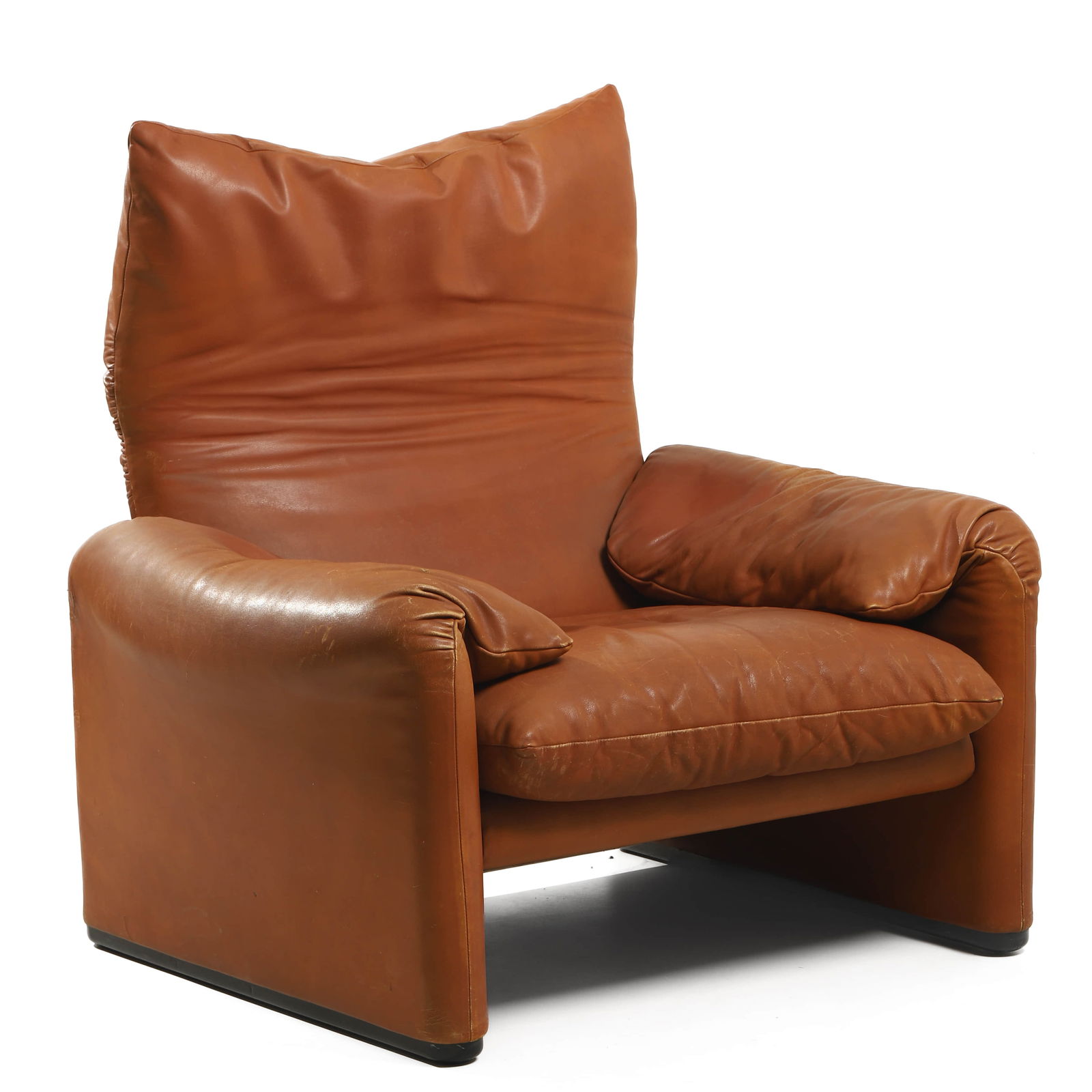 AN ITALIAN MODERN LEATHER ARMCHAIR, LATE 20TH CENTURY (1 of 6)