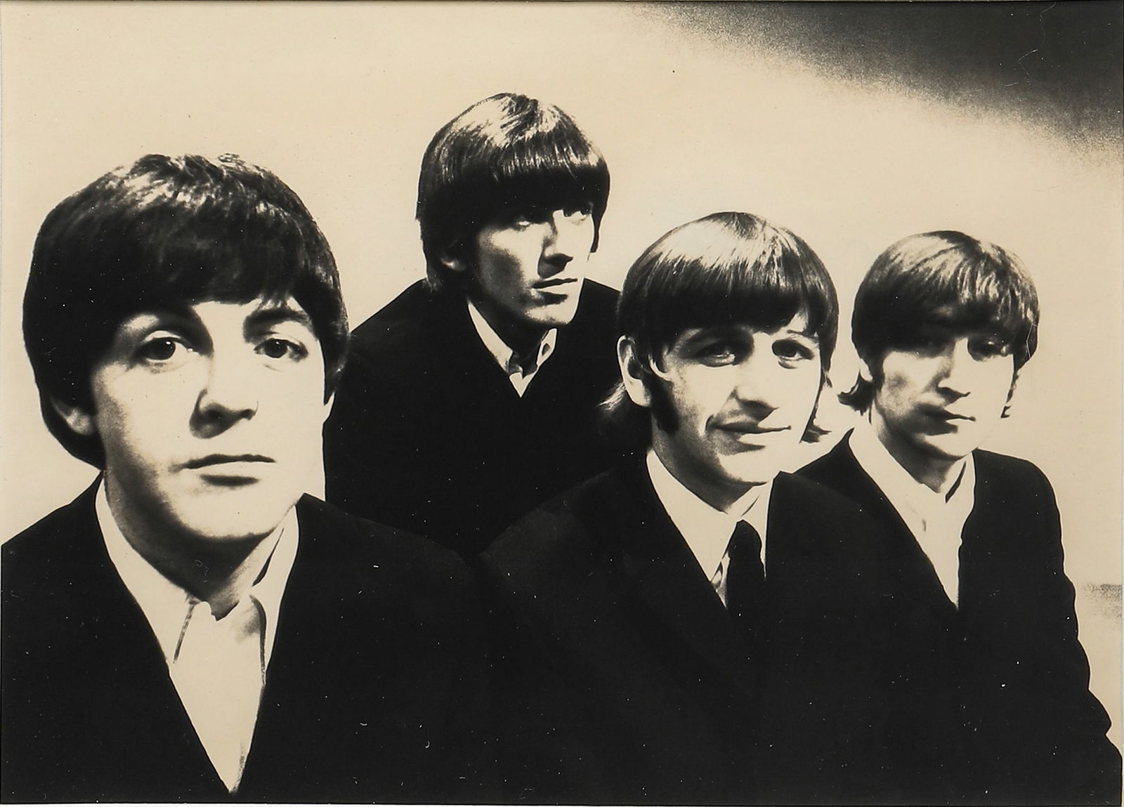 THE BEATLES GROUP PORTRAIT (1 of 4)