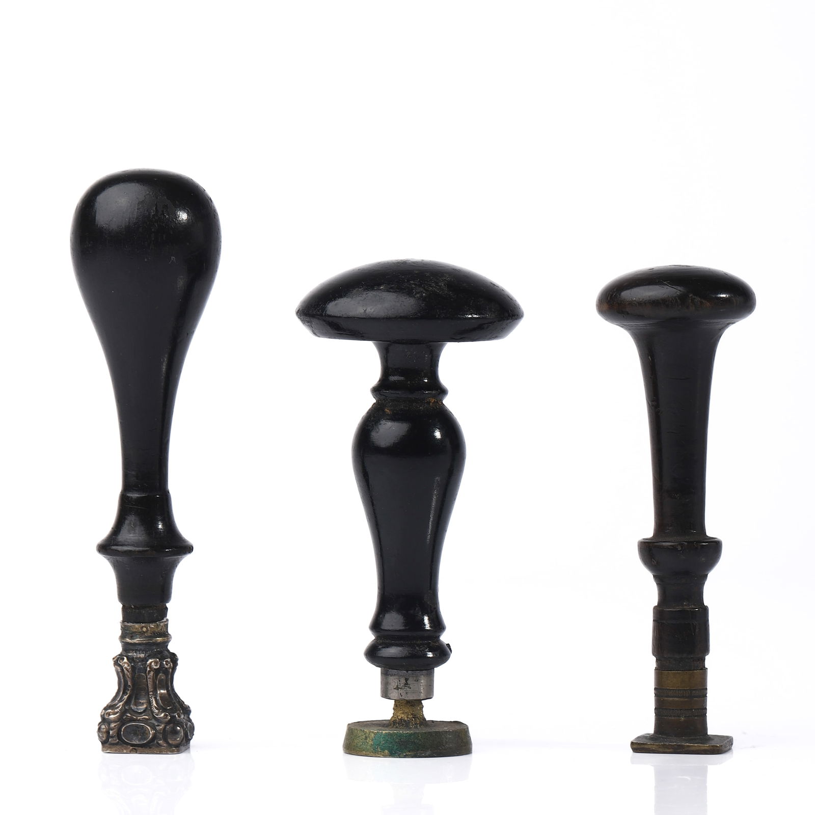 A GROUP OF THREE ANTIQUE WOOD AND BRASS WAX SEAL STAMPS (1 of 2)