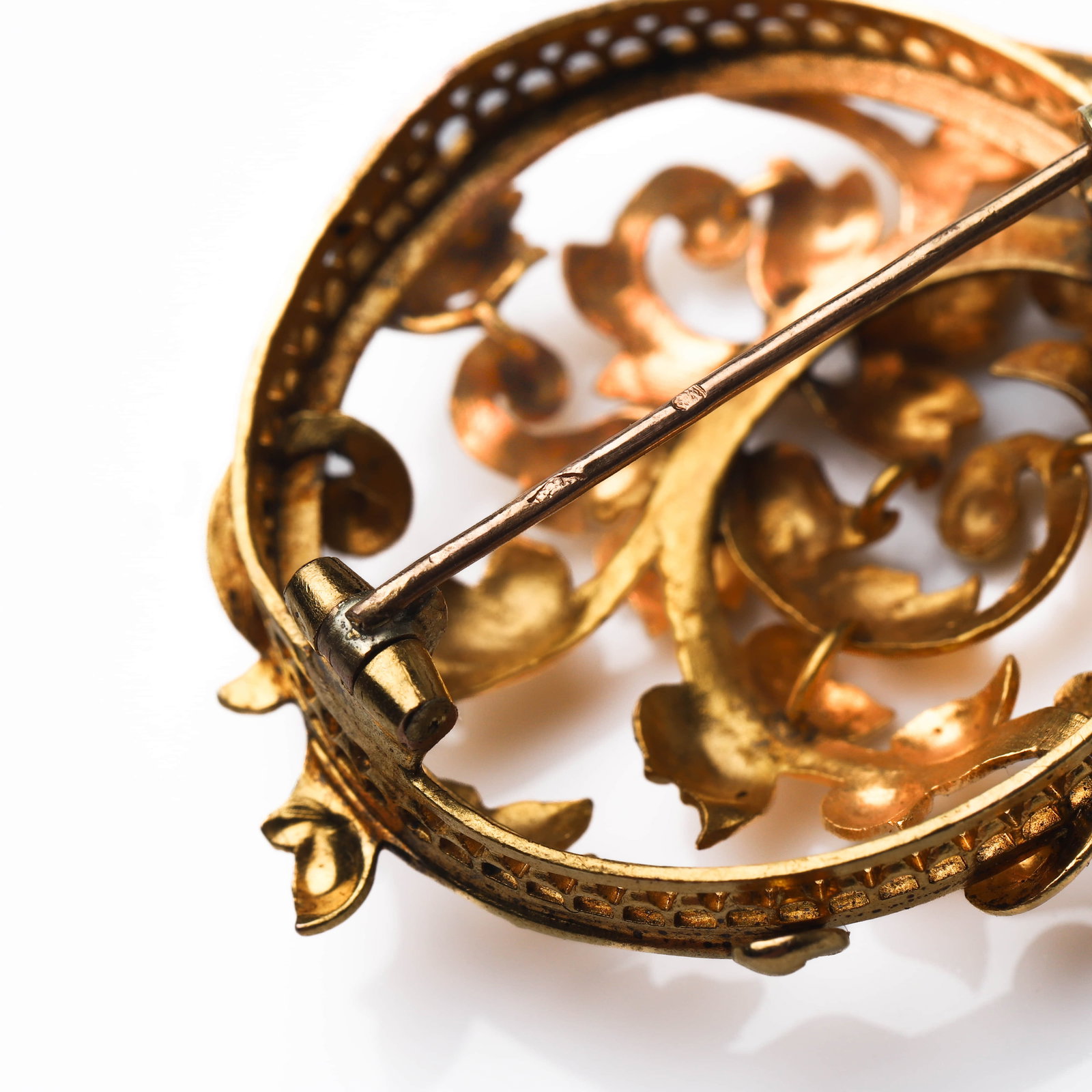 GOLD FLORAL OPENWORK BROOCH - 4