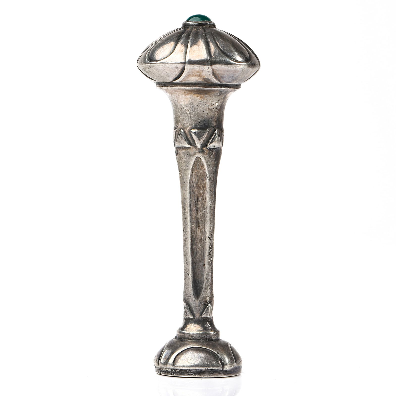 AN ART NOUVEAU SILVER-TONED WAX SEAL STAMP WITH CABOCHON FINIAL: Dimensions 2 7/8 in (7.3 cm); weight approx. 42.4 g Description This elegant Art Nouveau-style wax seal stamp features a silver-toned cast-metal handle with elongated vertical panels, geometric