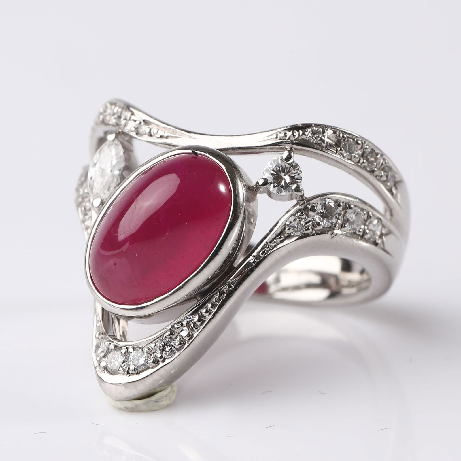 A PLATINUM RUBY AND DIAMOND RING - 5
