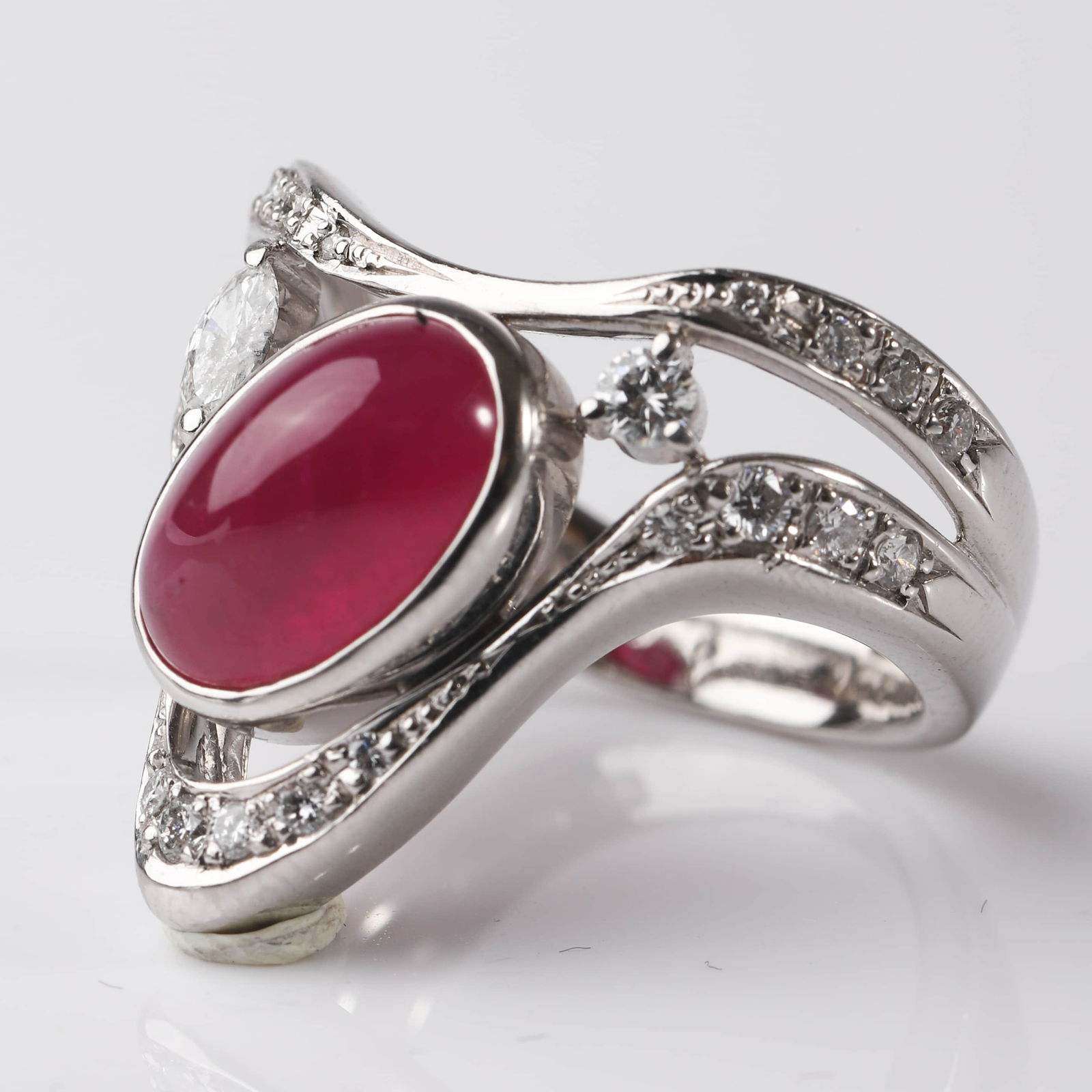 A PLATINUM RUBY AND DIAMOND RING - 6