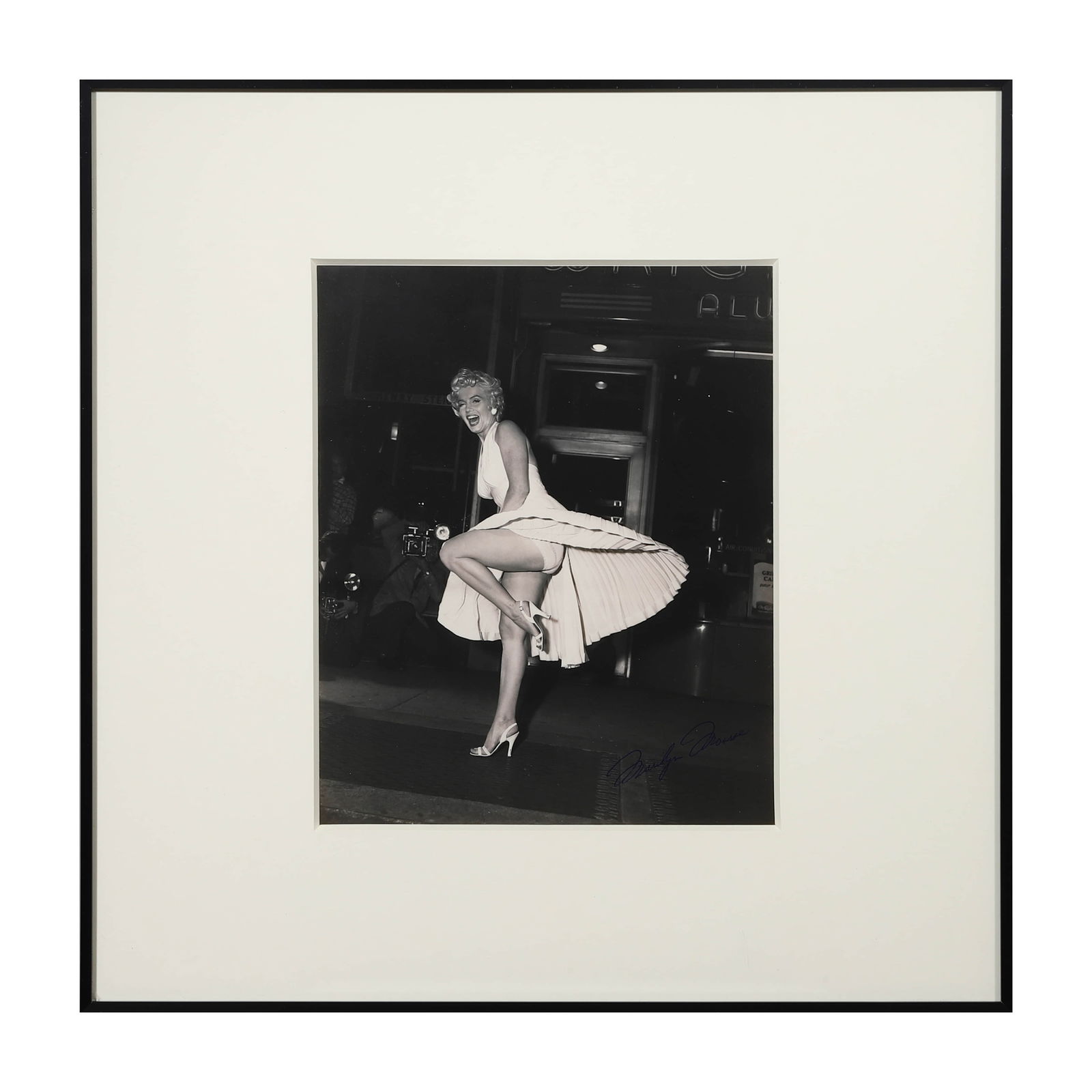 MARILYN MONROE SIGNED PHOTOGRAPH - 3