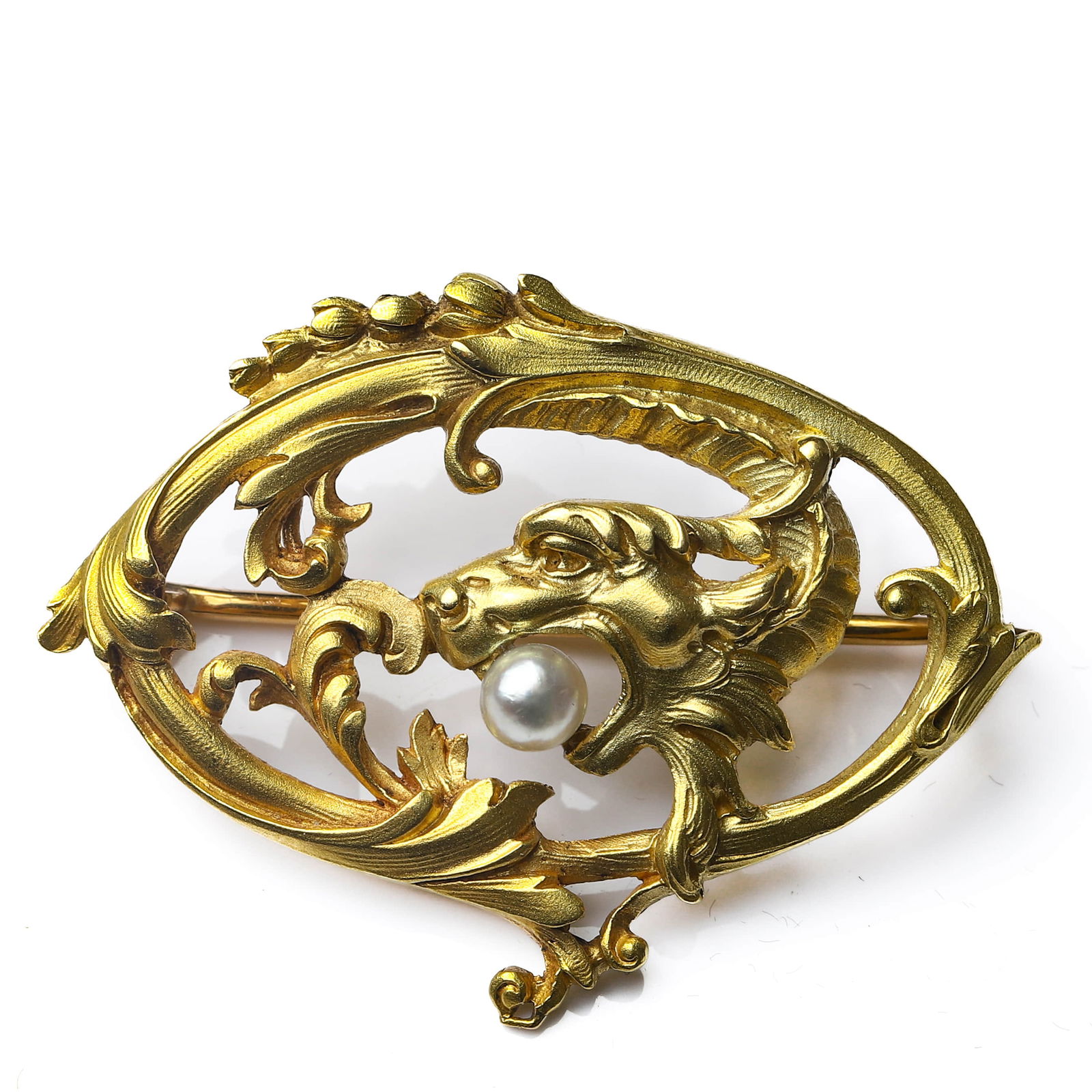 ART NOUVEAU FRENCH GOLD CHIMERA DRAGON BROOCH WITH NATURAL PEARL (CIRCA 1880–1920): Dimensions Length: 1 9/16 in. (39 mm); Width: 1 in. (26 mm); Weight: 7.4 g Description An exceptional French antique brooch from the Art Nouveau period (circa 1880–1920), finely handcrafted in 18K