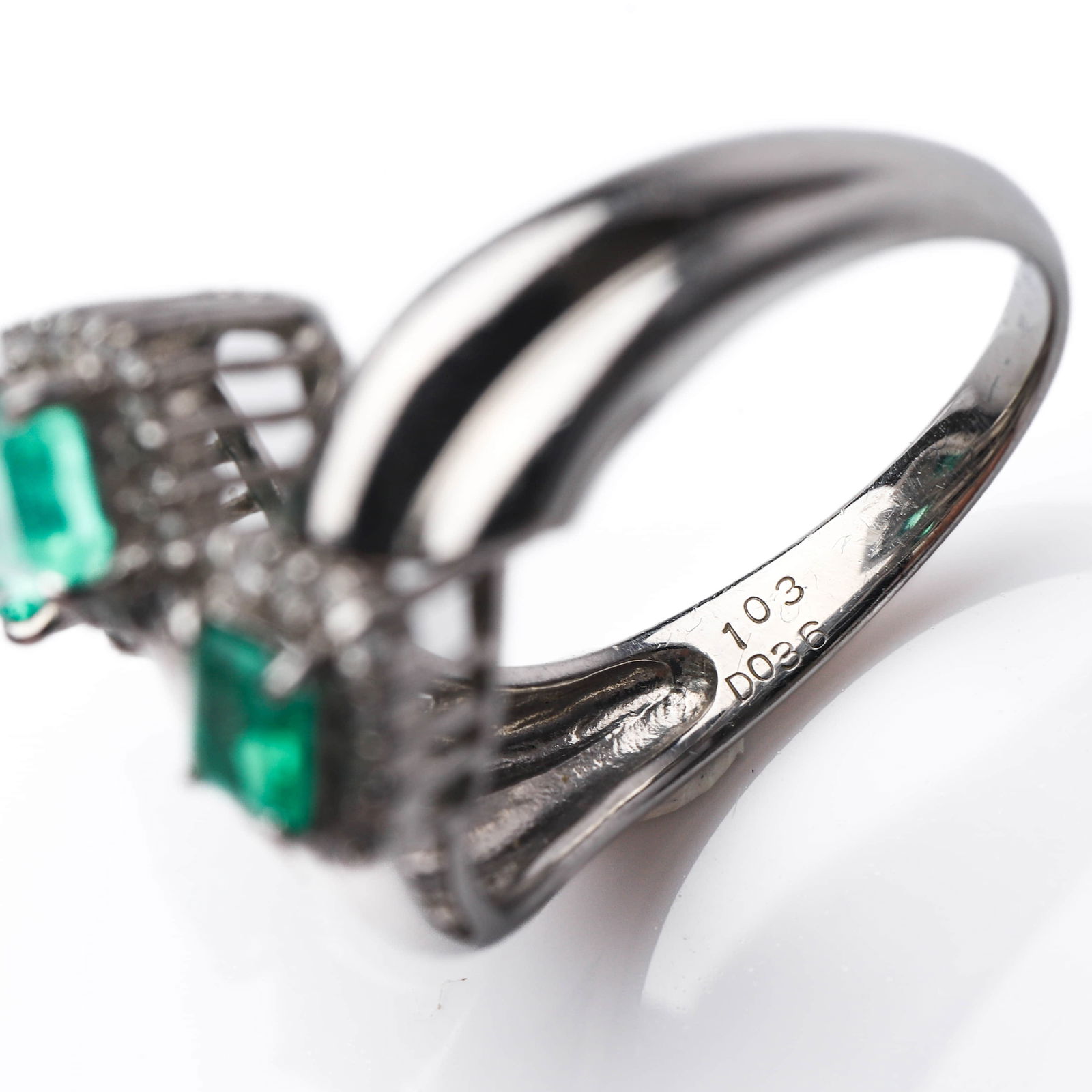 PLATINUM EMERALD AND DIAMOND RING, RETRO PERIOD - 4