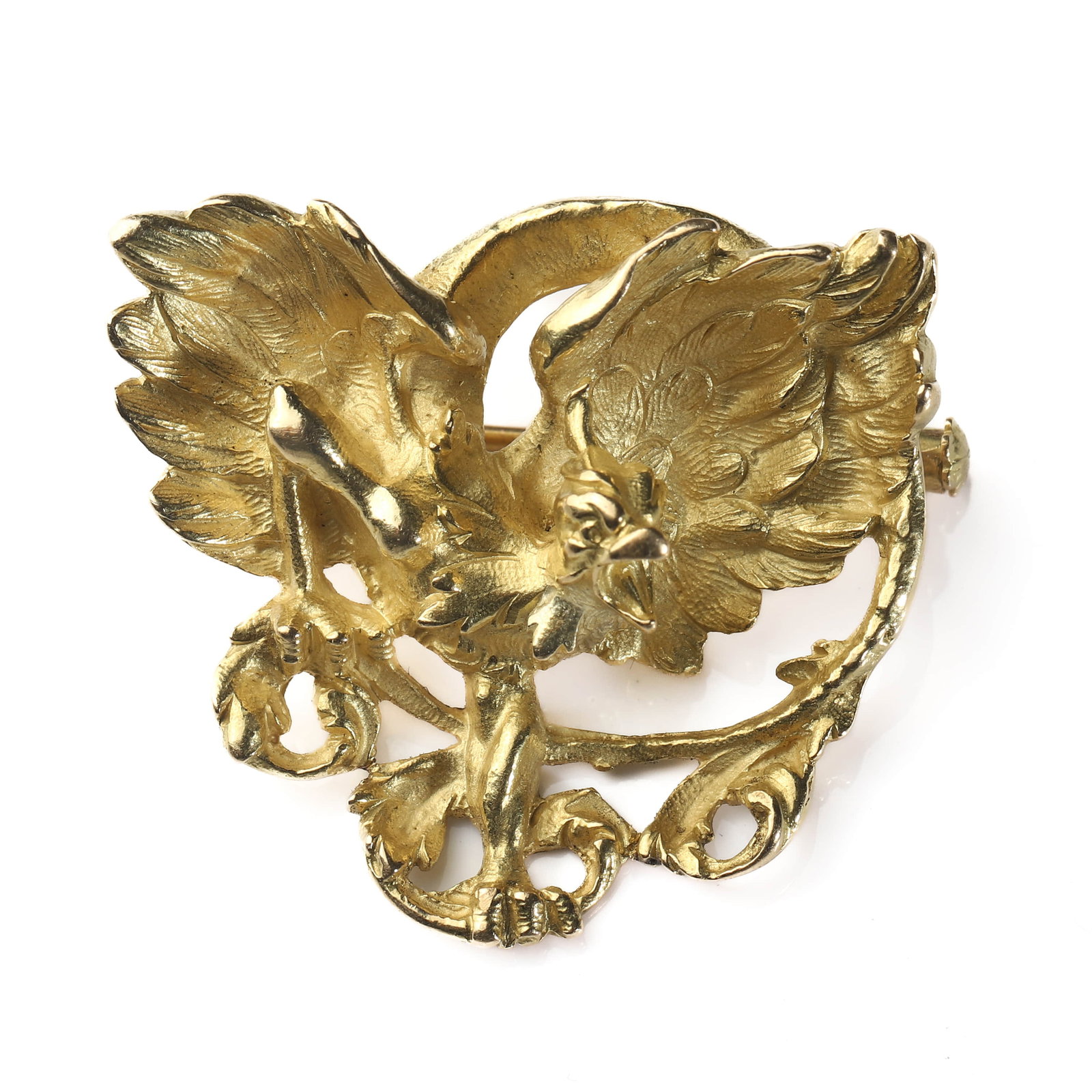 FRENCH ART NOUVEAU 18K GOLD GRIFFIN (GRIFFON) MYTHOLOGICAL BROOCH: Dimensions Length 1 3/8 in (35 mm) Width 1 7/32 in (31 mm) Weight 19.75 g Description Art Nouveau Period (1880–1920). An exceptional French antique brooch finely handcrafted in 18K gold, depicting