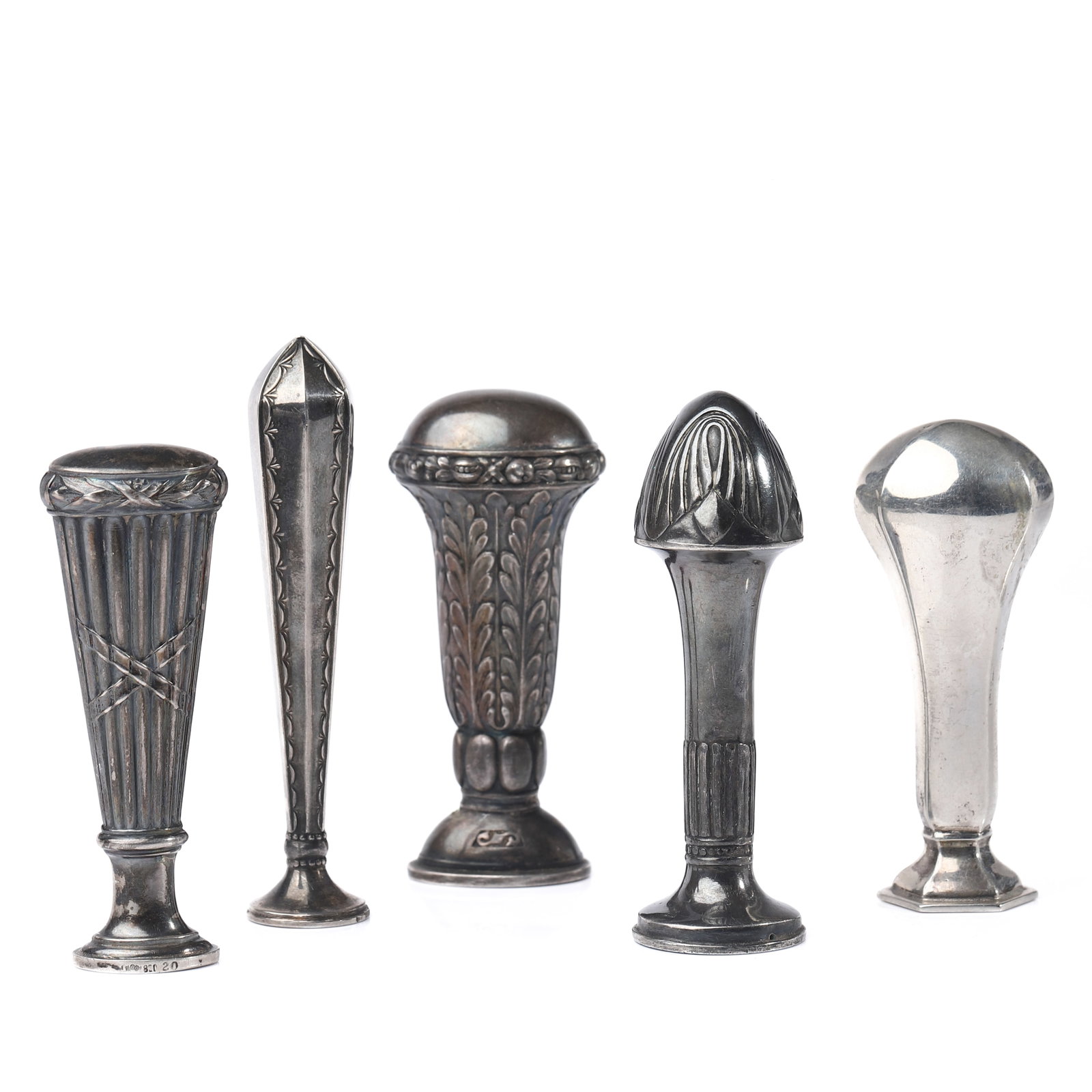 SET OF FIVE SILVER SEALING WAX STAMPS: Dimensions & Weight: Total weight approx. 105.1 g; tallest 8.8 cm; shortest 7.4 cm. Description: A well-preserved group of five antique silver sealing-wax stamps, each crafted with distinct