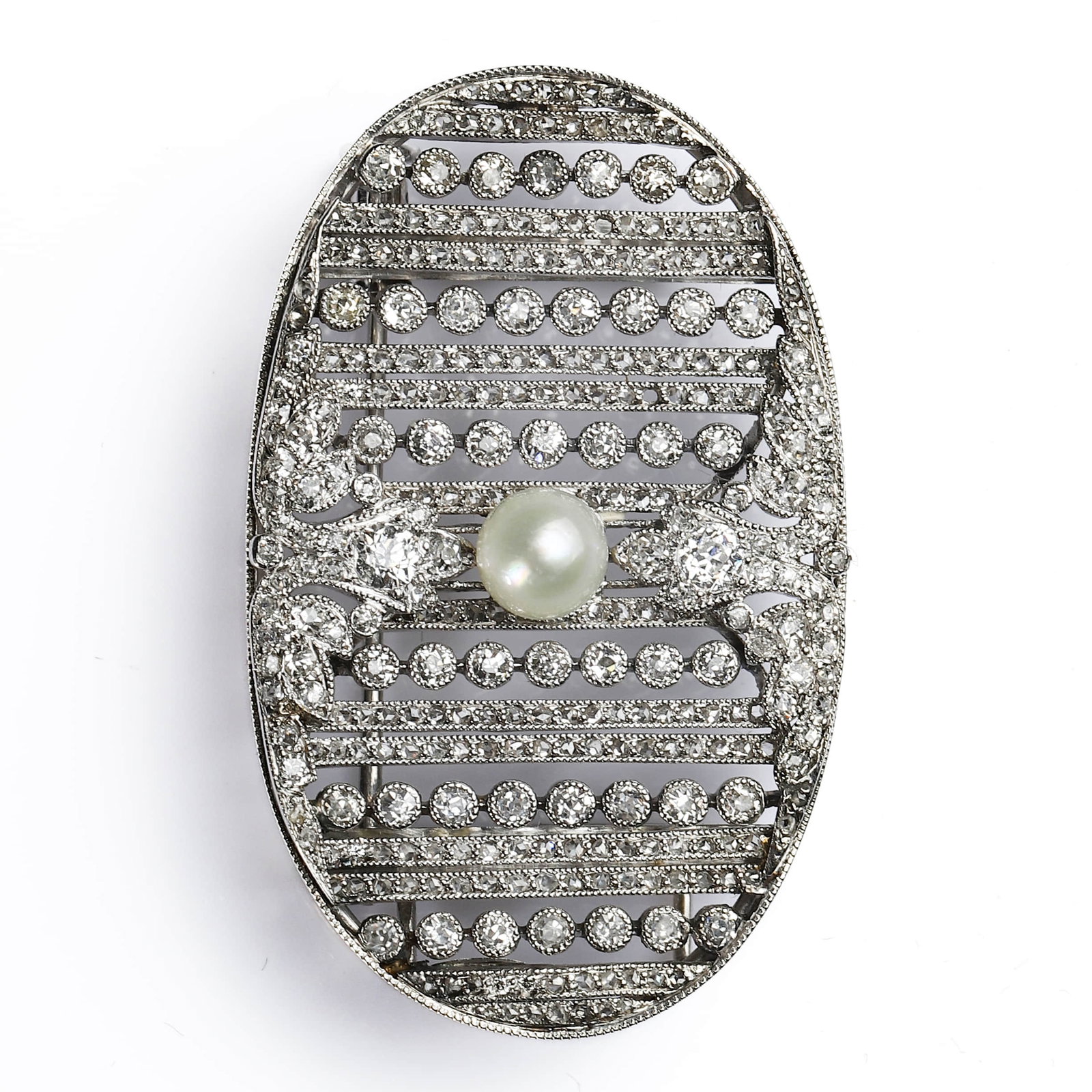 ART DECO PLATINUM, DIAMOND AND PEARL BROOCH: Dimensions 1 9/16 × 15/16 in. (4 × 2.4 cm)Weight: 16.9 g Description An elegant Art Deco brooch of elongated oval form, finely crafted in platinum and set with numerous small round-cut diamonds