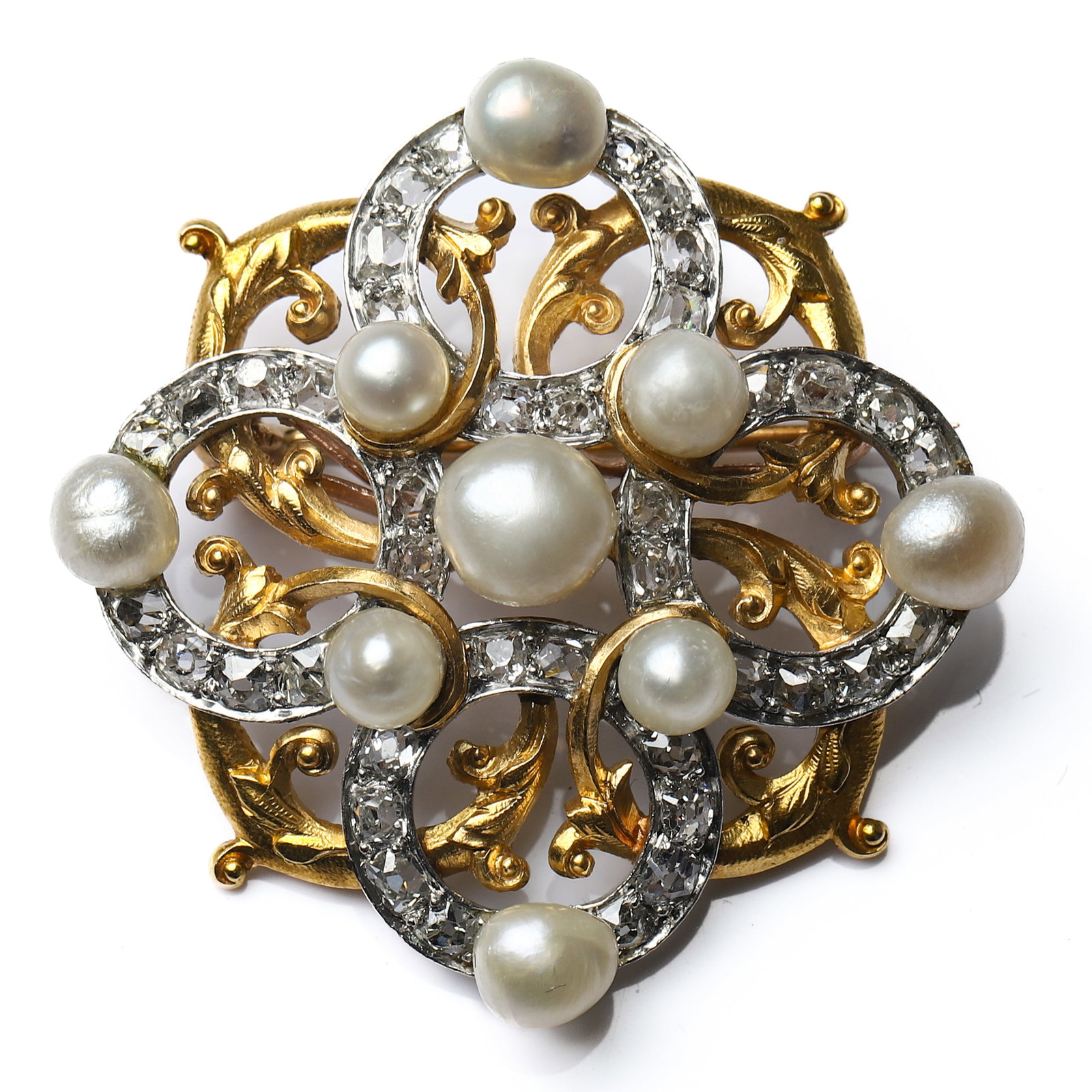 EDWARDIAN FRENCH TWO-TONE GOLD, DIAMOND, AND NATURAL PEARL BROOCH (CIRCA 1901–1910): Dimensions Length: 1 7/16 in. (37 mm); Width: 1 7/16 in. (36 mm); Weight: 15.1 g Description A refined French antique brooch dating to the Edwardian period (circa 1901–1910), masterfully