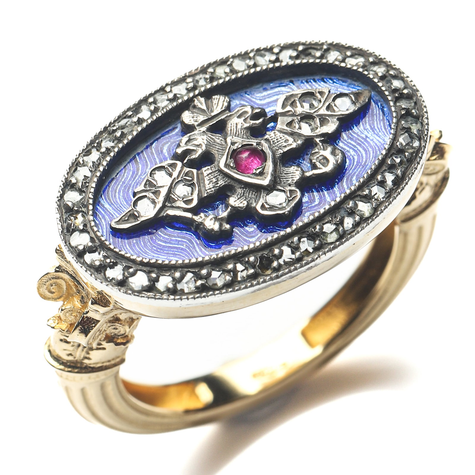ART NOUVEAU FABERGÉ DOUBLE-HEADED EAGLE ENAMEL RING: Dimensions Ring Size HK 19 Weight 12.5 g Description An impressive Art Nouveau ring converted from a Fabergé enamel double-headed eagle cufflink, mounted in an 18K gold Corinthian column-inspired set