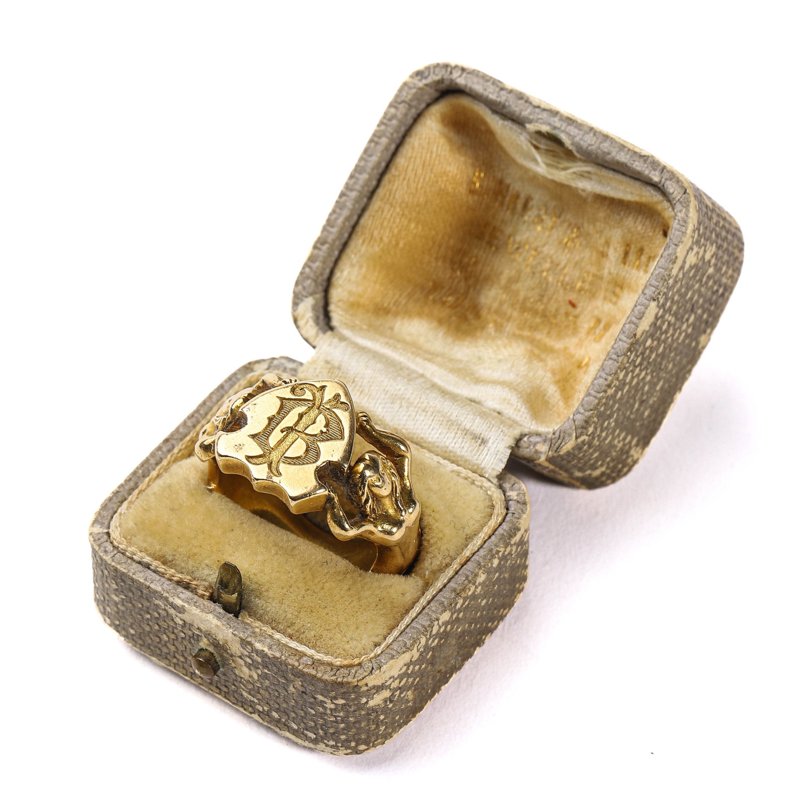 ART NOUVEAU FRENCH NOBLE CREST RING: This exceptional Art Nouveau-era ring, crafted between 1880 and 1920, embodies the elegance and sophistication of French nobility. Handcrafted entirely from 18k gold, it features a meticulously design