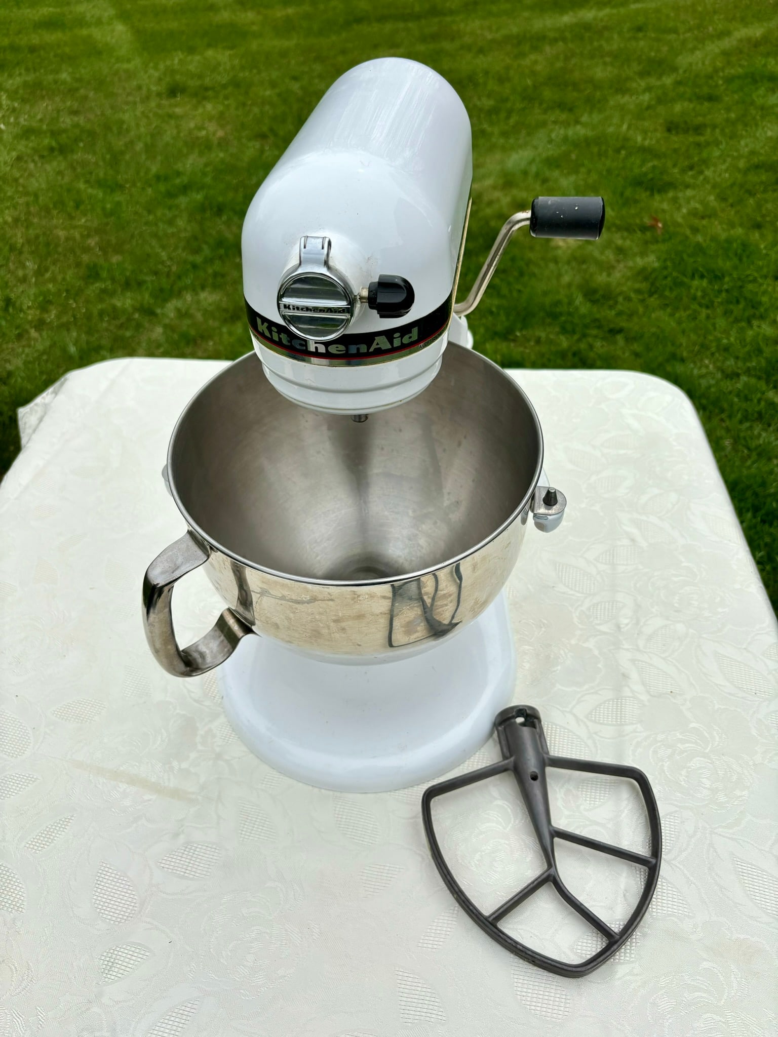 Kitchenaid Mixer white (1 of 2)