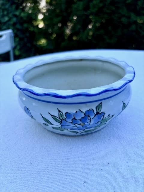 Vintage blue floral planter: 3” H by 6” D