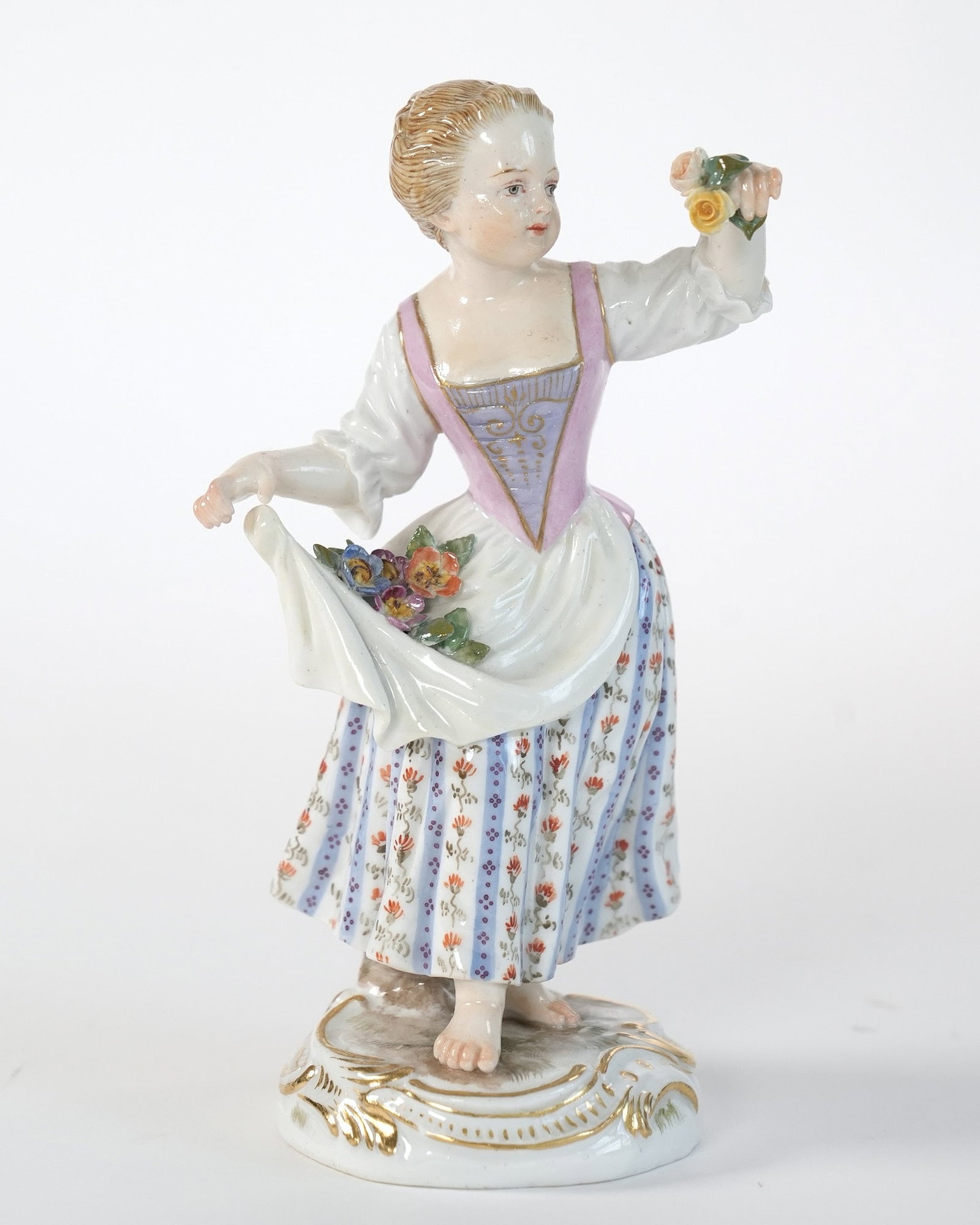 19 century MEISSEN Porcelain Figurine (Flower Girl): MEISSEN porcelain Figurine of Flower Girl XIX century. Tall 5 1/4 inches (13,5 cm). Marked on base.