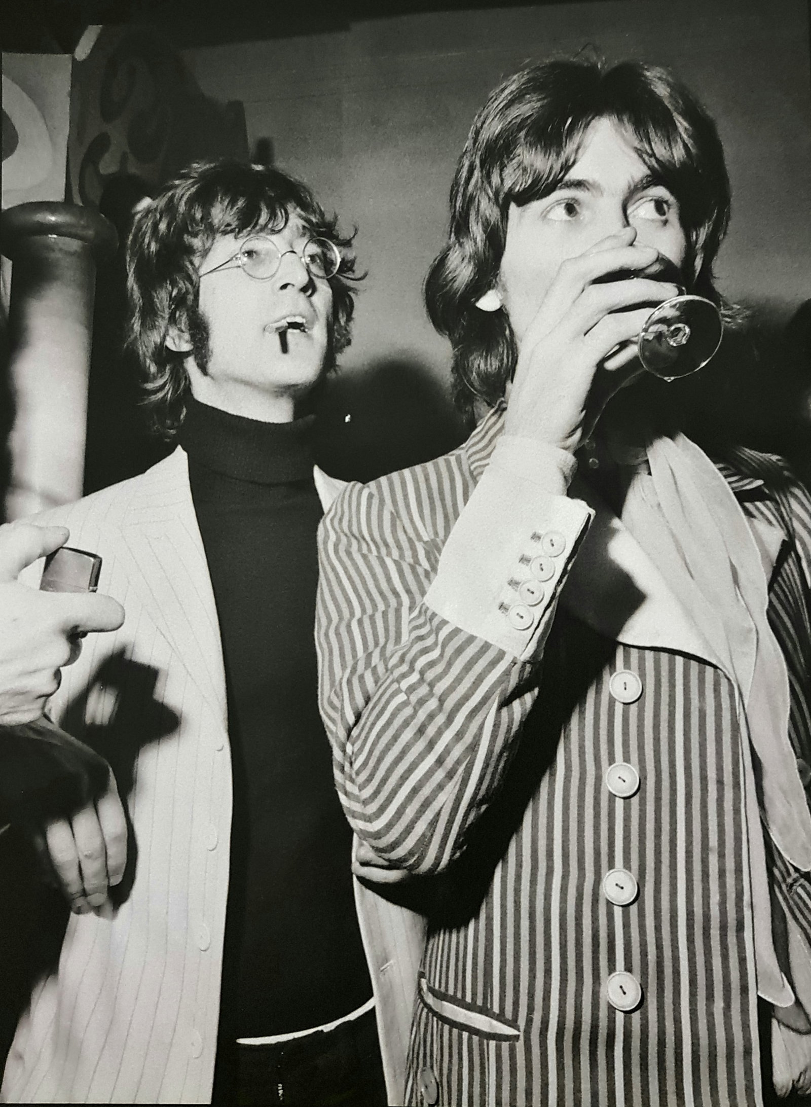 Terry O'neill, The Beatles, 60s: Photographer: TERRY O'NEILL Subject/Title: The Beatles Date Of Negative: 60s Type Of Print: Authentic Duotone Photo Engraving Date Of Print: 2021 Publisher: British Library Cataloguing Paper: Medium w