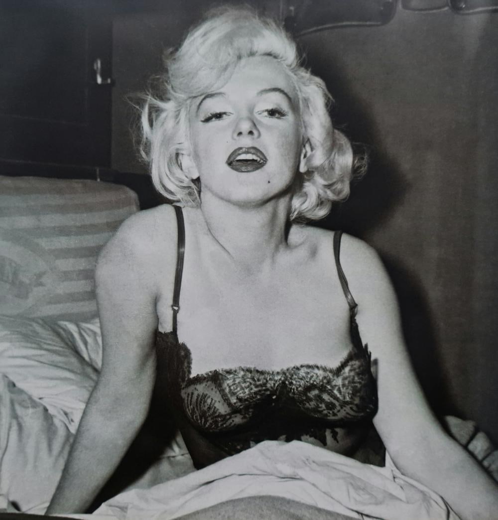 Marilyn Monroe As, 'Sugar Kane', In 'Some Like It Hot' - 1: Title: Marilyn Monroe as, 'Sugar Kane', in 'Some Like It Hot' - 1 Year: Circa 1950's Size: 10.5" x 10.5" Medium: Duotone Photo Engraving Publisher: Parragon Published: 2008 Condition: Excellent Certif