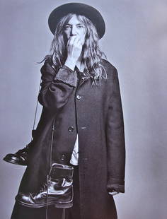 Photographer: Mark Alan Seliger is an American photographer noted for his portraiture. From 1992 to: Photographer: Mark Alan Seliger is an American photographer noted for his portraiture. From 1992 to 2002, he was Chief Photographer for Rolling Stone, during which time he shot over 188 covers for the