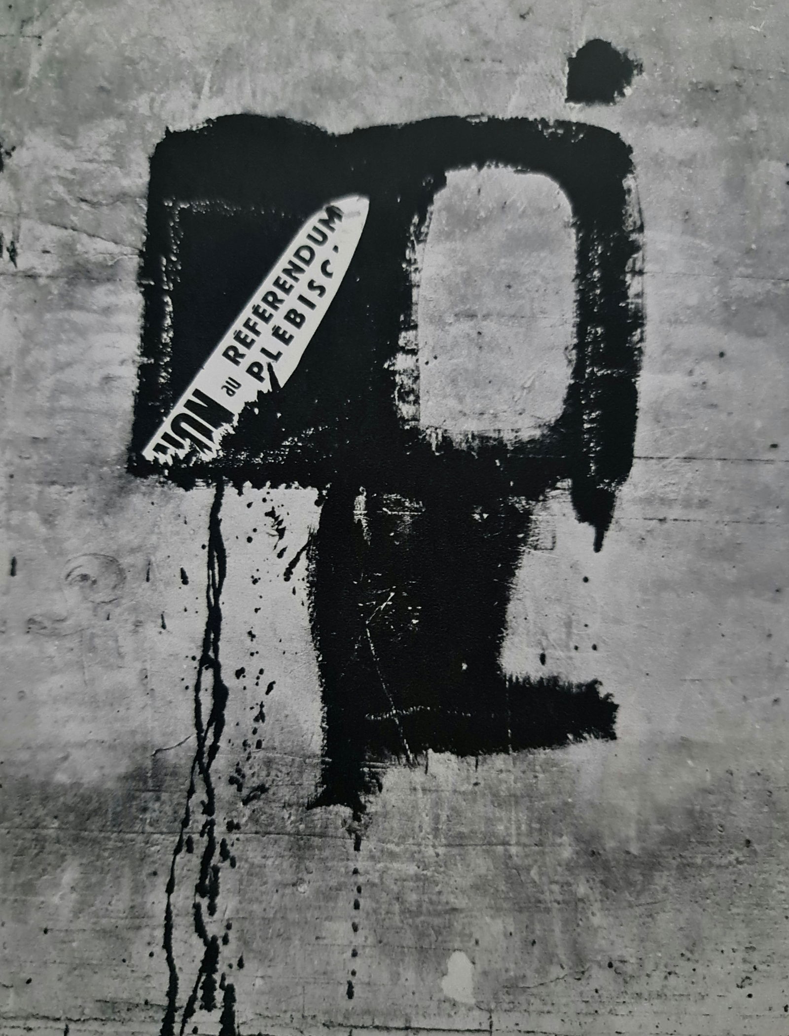 Photographer: Brassai (pseudonym of Gyula Halász, 1899 – 1984) - historically important Hungarian: Photographer: Brassai (pseudonym of Gyula Halász, 1899 – 1984) - historically important Hungarian photographer, sculptor and filmmaker who rose to fame in France. Title: Graffiti Type Of Print: Aut