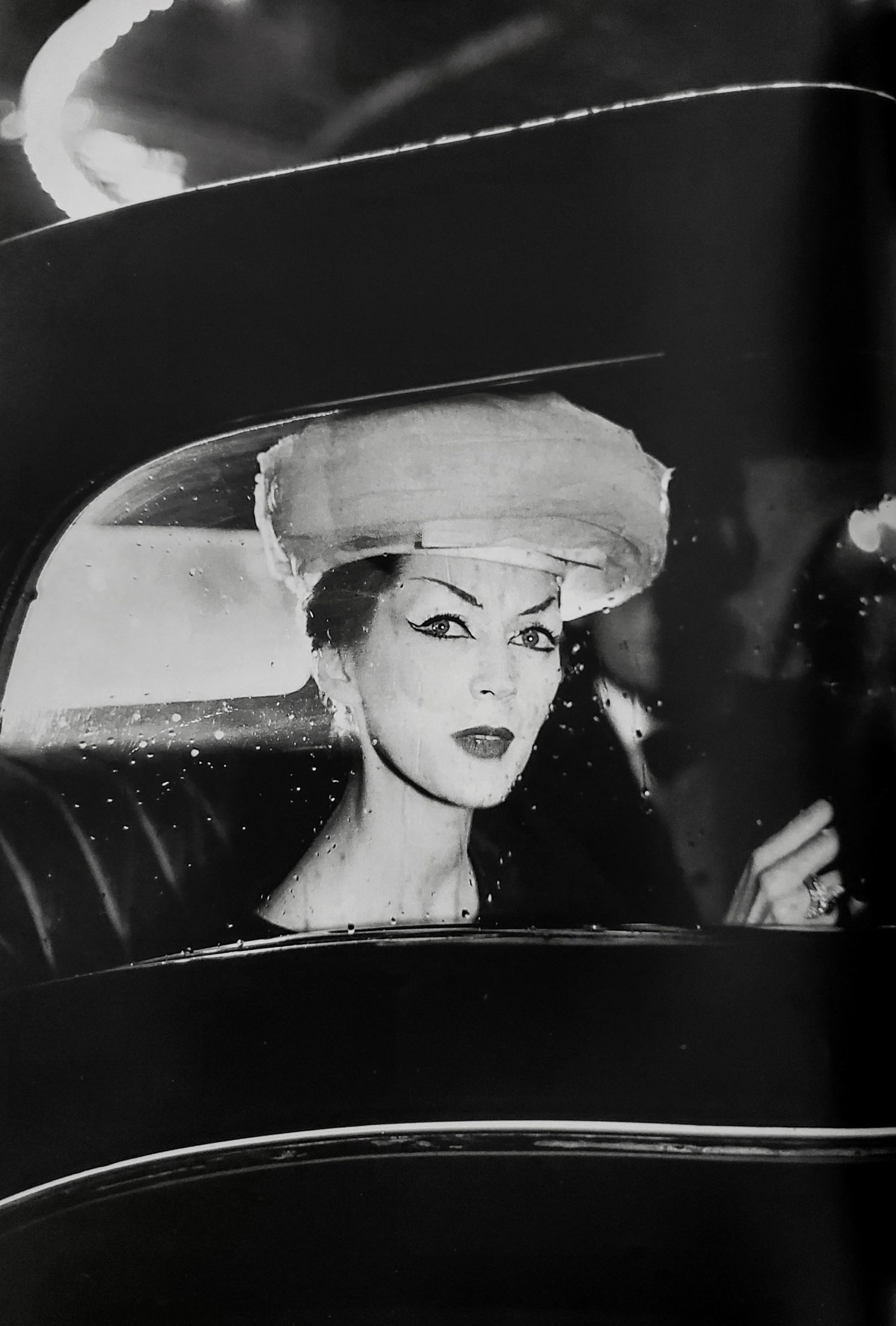 Richard Avedon, Dovima, Hat by Balenciaga, Maxim's Paris, 1955 (1 of 1)