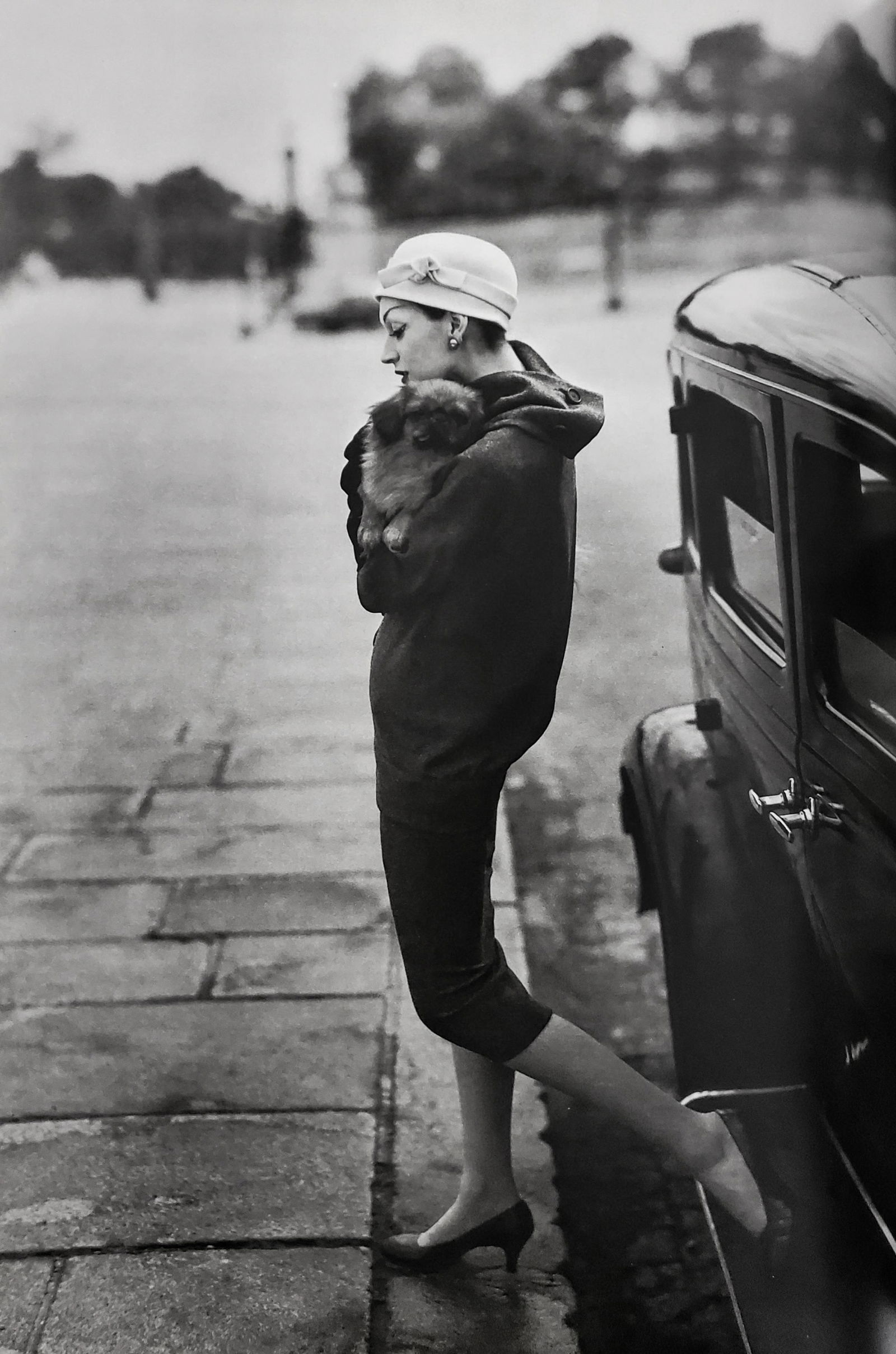 Richard Avedon, Dovima, Tunic by Balenciaga, Place de la Concorde, Paris, 1955 (1 of 1)