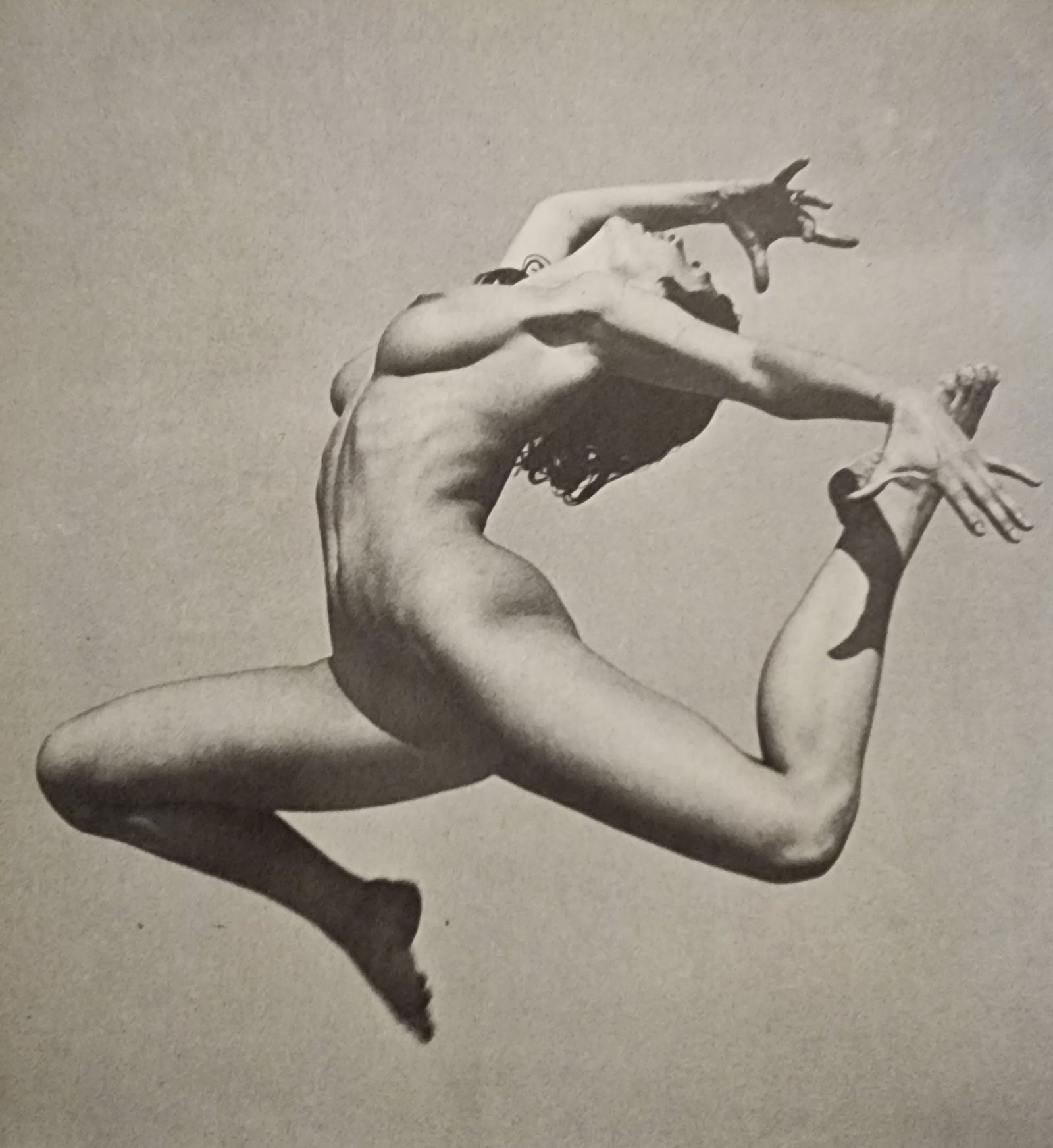 Andre de Dienes, Vintage Artistic Nudes, 1973: Artist / Photographer: Andre de Dienes Title/Subject: Vintage Artistic Nudes, 1973 Condition: Extra Fine - Excellent Type Of Print: Authentic Sheet Fed Photogravure/Heliogravure. Paper: Medium weight,