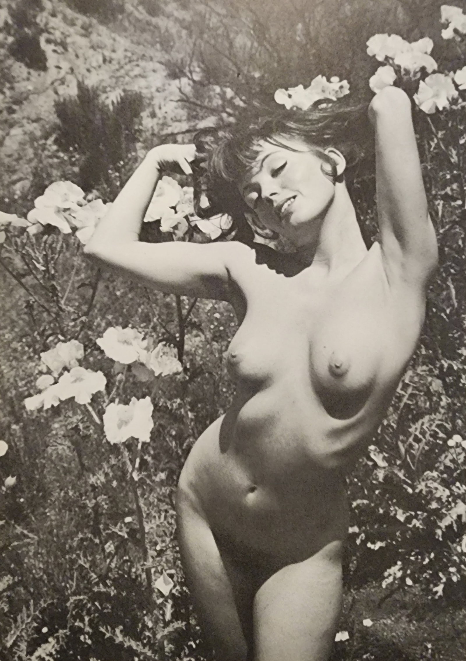 Andre de Dienes, Vintage Artistic Nudes, 1973: Artist / Photographer: Andre de Dienes Title/Subject: Vintage Artistic Nudes, 1973 Condition: Extra Fine - Excellent Type Of Print: Authentic Sheet Fed Photogravure/Heliogravure. Paper: Medium weight,