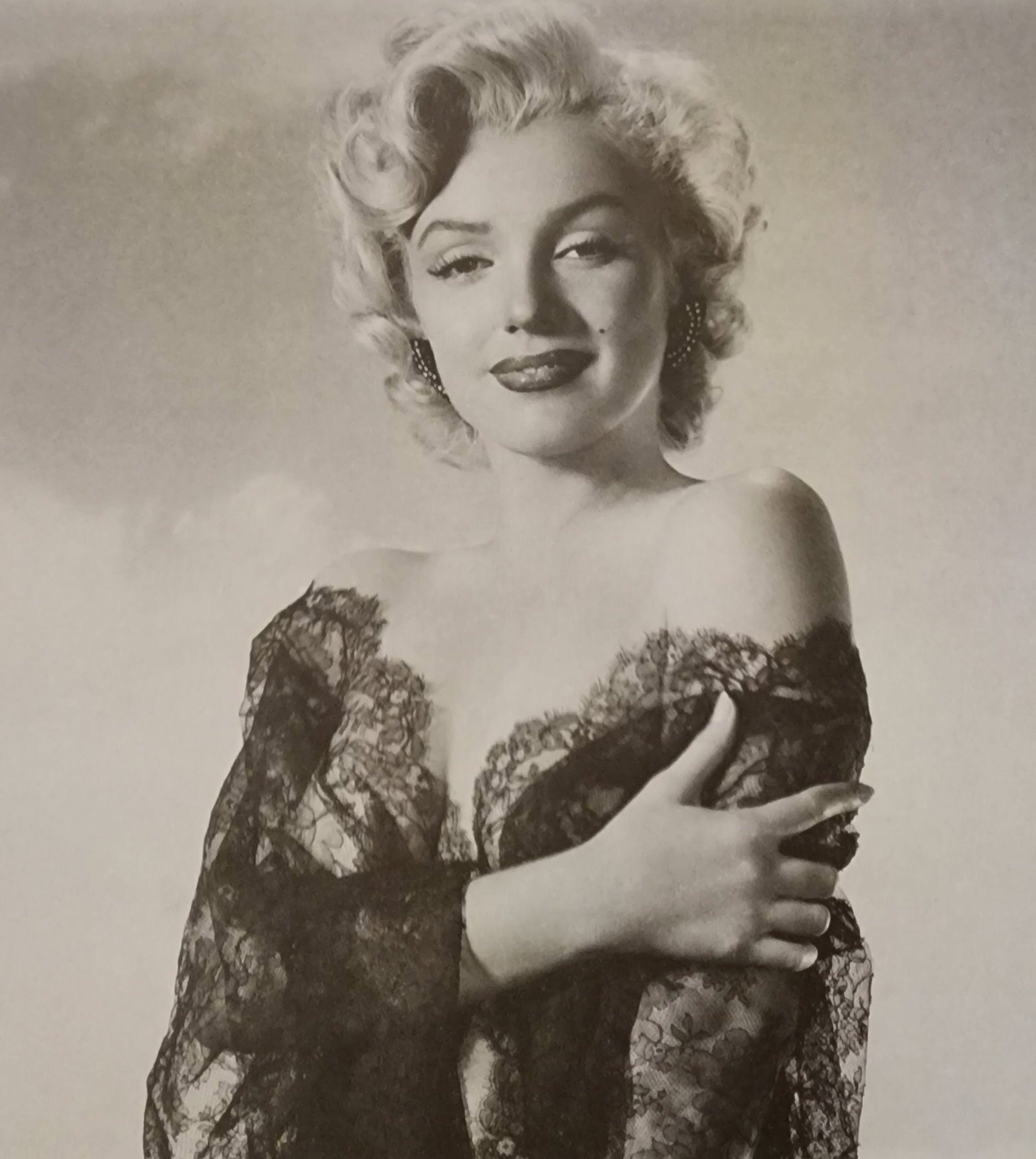 Marilyn Monroe, Unseen, 2023: Title/Subject: Unseen, 2023 Condition: Extra Fine - Excellent Type Of Print: Authentic Sheet Fed Photogravure/Heliogravure Paper: Medium weight, satin/matte finish Approximate Image Size: 7.25x9.5 | 7