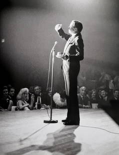 Terry O'neill, Frank Sinatra, 1968: Photographer: TERRY O'NEILL Subject/Title: Frank Sinatra Date Of Negative: 1968 Type Of Print: Authentic Duotone Photo Engraving Date Of Print: 2021 Publisher: British Library Cataloguing Paper: Mediu