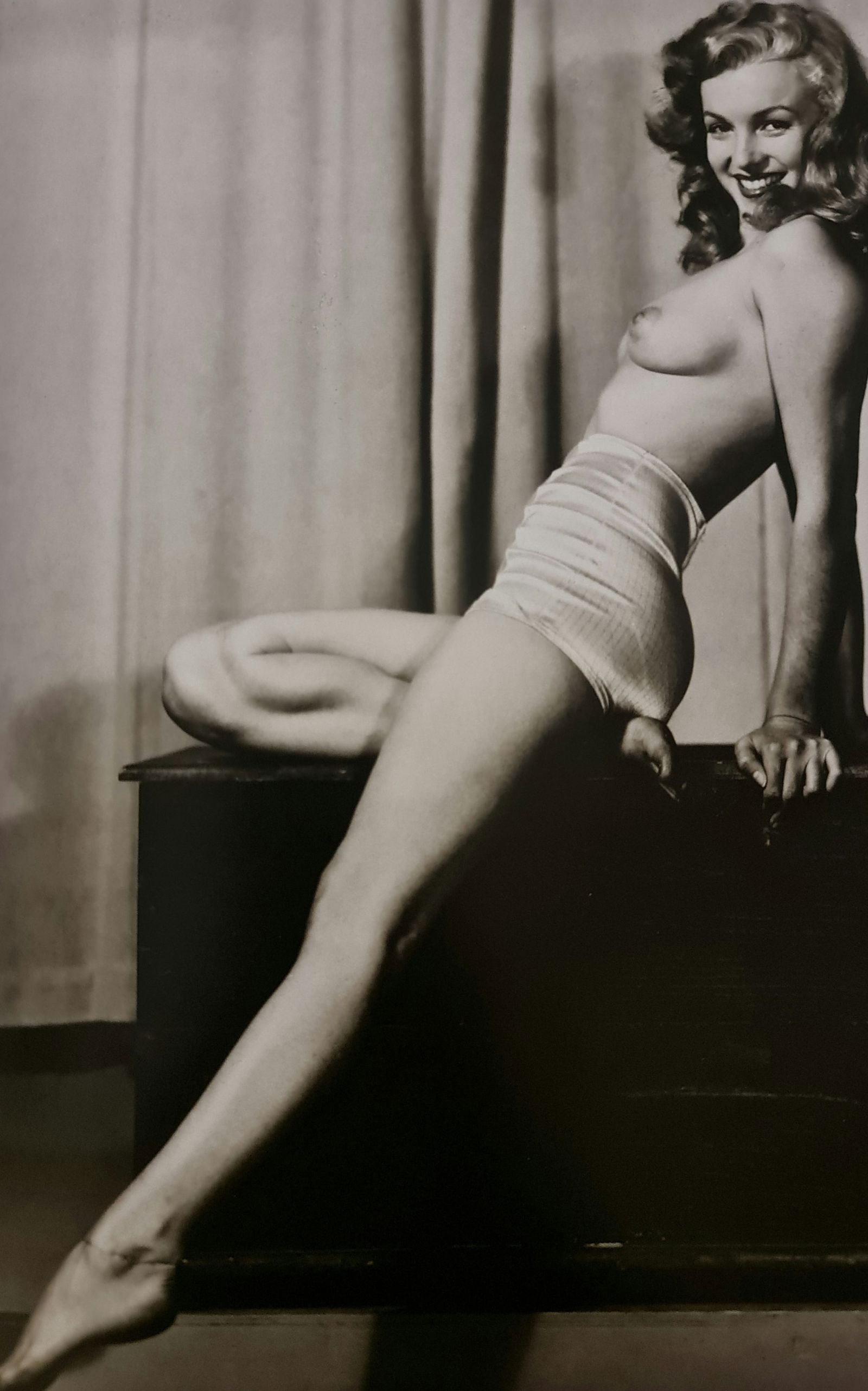 Earl Moran, Marilyn Monroe, 1946: Photographer: Earl Moran Subject/Title: Marilyn Monroe Date Of Negative: 1939 Type Of Print: Sheet Fed Photogravure/Heliogravure Date Of Print: 2000 Publisher: teNeues Paper: Medium weight, clay coat