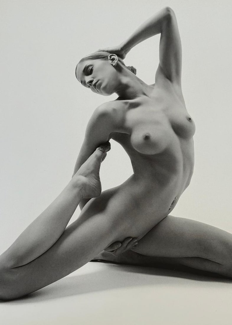 Best Nude Photography 2007: Artist/Photographer: Various best photogrpher of 2007 Title/Subject: Best Nude Photography Type Of Print: Authentic Sheet Fed Photogravure/Heliogravure. Date Of Print: 2007 Paper: Medium weight, satin
