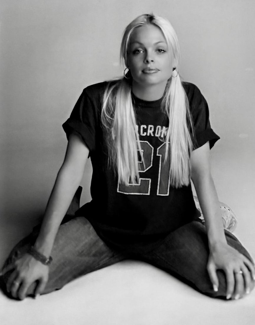 Jenna Jameson & friends, 2004: Title/Subject: Jenna Jameson & friends Type Of Print: Authentic Sheet Fed Photogravure/Heliogravure. Date Of Print: 2004 Paper: Medium weight, satin/matte finish. Print Origin: Spain Approximate Image