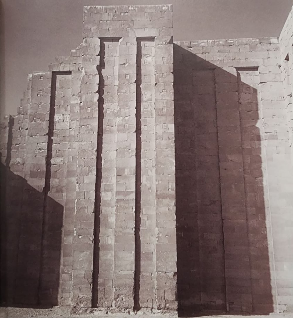 Lynn Davis, Wall at Saqqara, Egypt, 1989 - Limited edition of 50 (1 of 1)