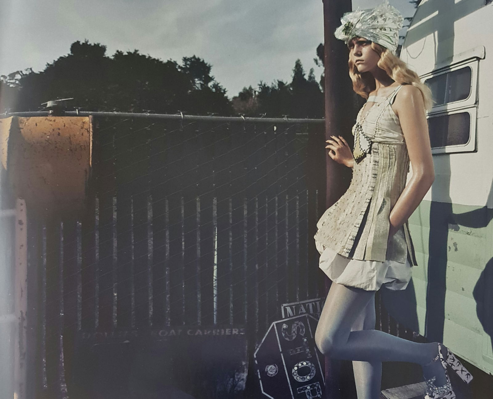 Jacques Olivar, She Dont Look Back, California, 2009 (1 of 1)