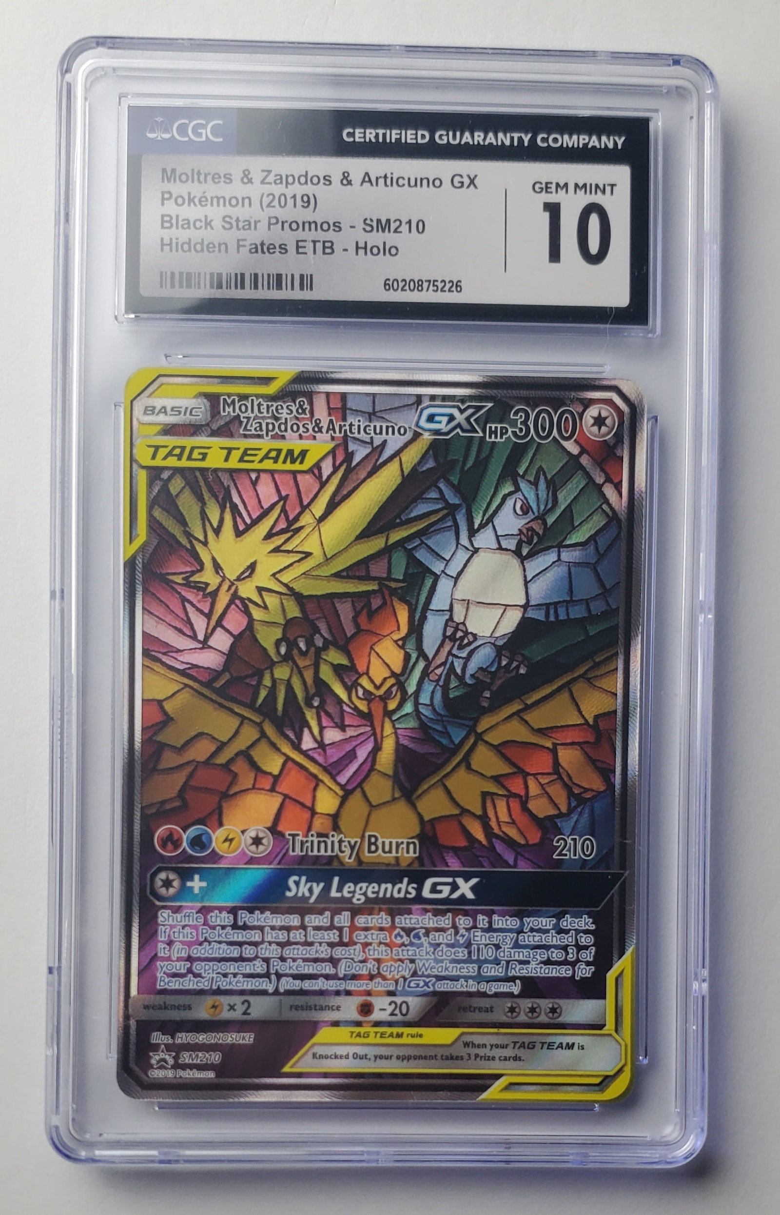 Moltres, Zapdos & Articuno Tag Team Hidden Fates CGC 10 (1 of 2)