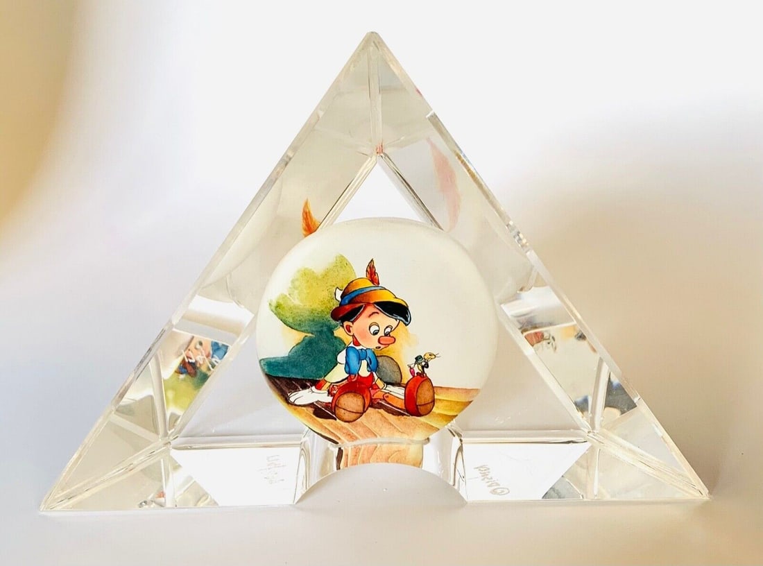 Disney Pinocchio Fine Art Limited Edition Glass Statue GOOD ADVICE by Toby Bluth: This is a Disney Pinocchio Fine Art Glass Sculpture with Original Presentation Lined Box. Titled "Good Advice" by Toby Bluth This limited edition sculpture is in mint condition. Comes with a certifica