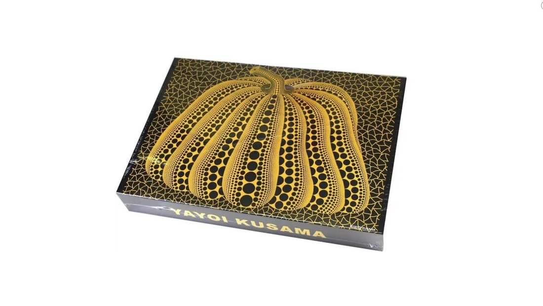 Yayoi Kusama PUMPKIN Jigsaw Puzzle 1000 pieces MORI ART MUSEUM: YAYOI KUSAMA (b. 1929, Japan) Authentic Jigsaw Puzzle Still sealed in the box This beautiful high-quality Silk Screened puzzle set features a beautiful and iconic design master by Yayoi Kusama, still 