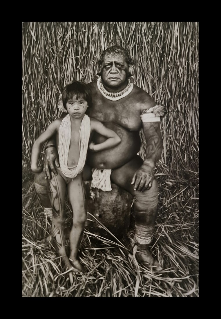 Sebastian Salgado, Afukaka Kuikuro, chief of the Kuikuro, and his youngest daughter, Mato Grosso, (1 of 1)