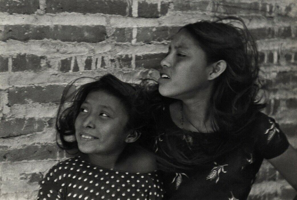 Henri Cartier Bresson, Girls Tehuantepec Mexico, 1934: Item Details Description Photographer: Henri Cartier-Bresson (French 1908 - 2004) - Internationally renowned photographic artist - widely considered the "father" of modern photojournalism. Subject/Tit