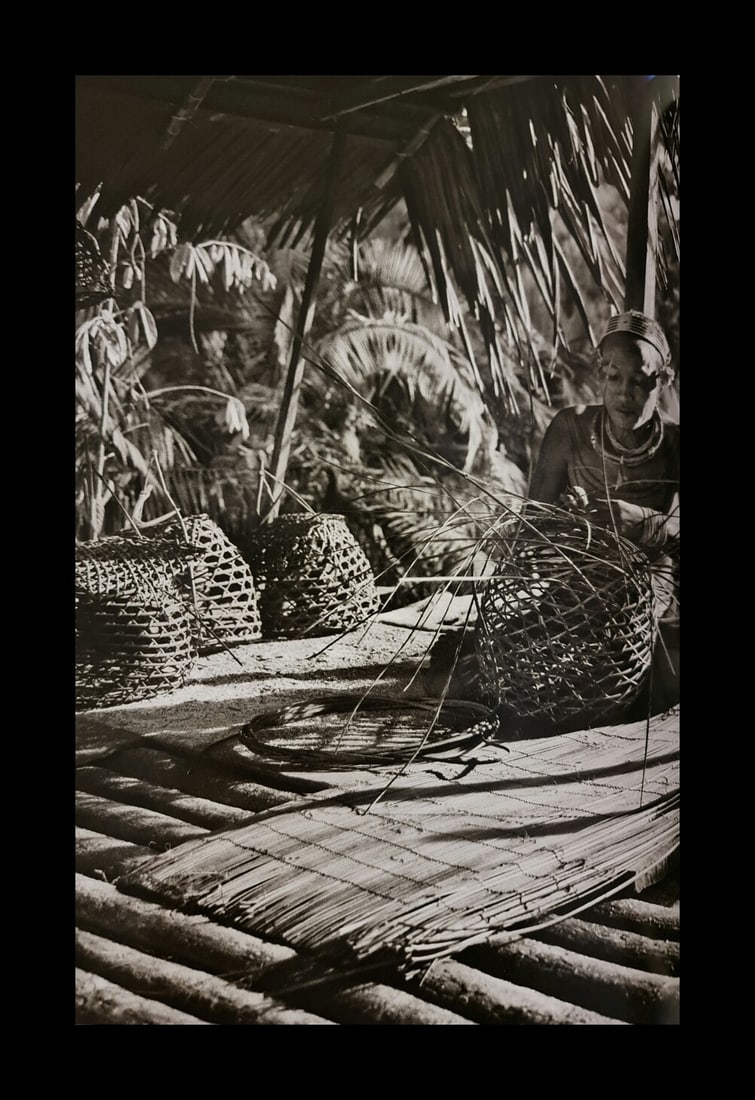 Sebastian Salgado, Baskets of sacrificed chickens, Siberut Island, West Sumatra, Indonesia, 2008 (1 of 1)