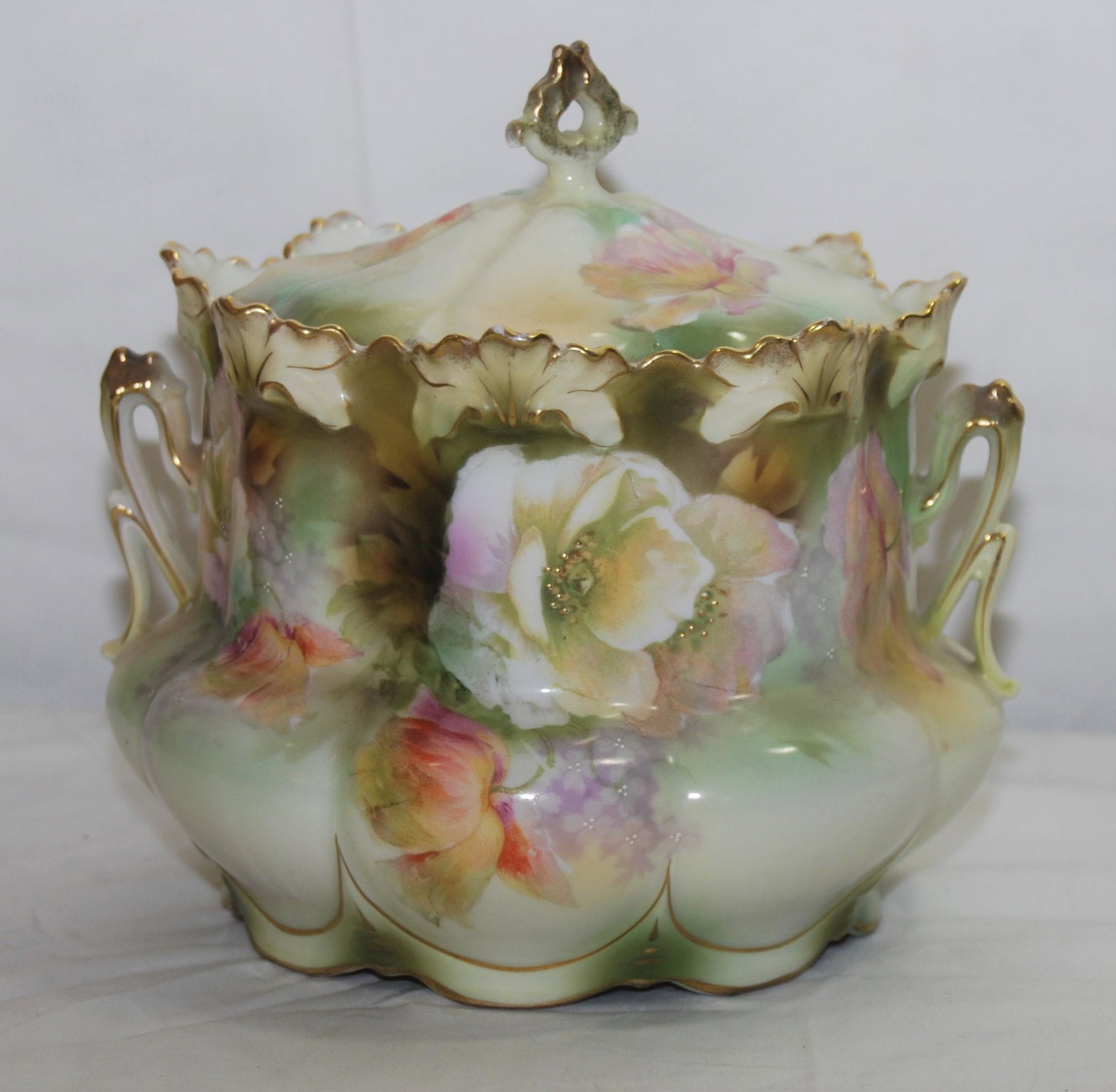 Vintage RS Prussia Biscuit Jar: Vintage RS Prussia Biscuit Jar. Scalloped gold gilt top - with cover. 7”tall x 7”w. Very good condition.