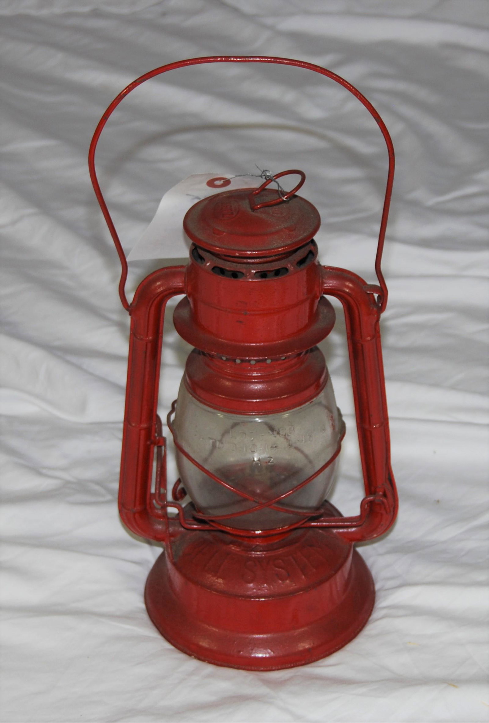 Dietz Lantern-Bell System Little Wizard: Vintage Dietz Bell System Little Wizard Kerosene Lantern. Red lantern with clear globe. Marked on globe "Patd 3-10-14 2-18-18" Nice condition. 15"h to top of handle.