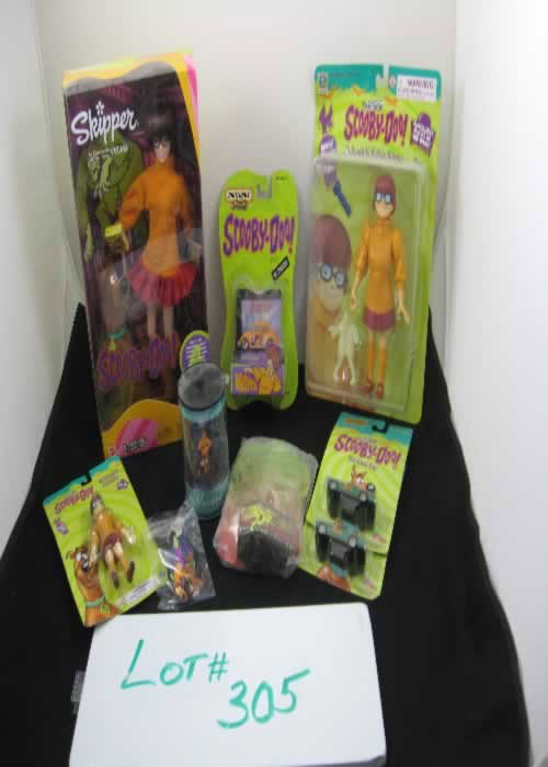 Velma Lot: Velma lot includes Skipper Velma doll (New in box) , Velma action figure, Velma bendable figure, Velma miniature, (2) Velma cars, Velma matchbox VW beetle, key chain, Burger King toy