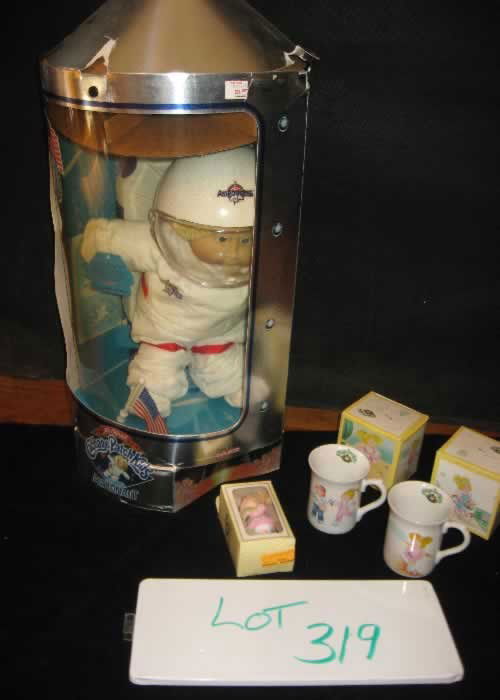 Cabbage Patch Kids: Cabbage Patch Kids Young Astronaut doll with birth certificate in original packaging, (4) mugs, ceramic figurine, 6 pcs