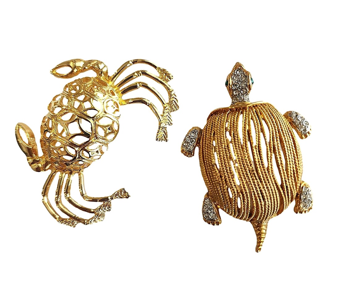 2 Gold Toned Brooches - a Sea Turtle and a Crab. The Sea Turtle is Stamped: Craft - No Reserve (1 of 1)