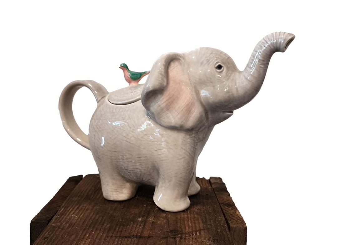 Vintage Home and Hearth Elephant Teapot - c.1991: Elephant shaped teapot with a bird on his back sitting on top of the teapot lid. By Home and Hearth. From 1991 creation. In very good condition. Measures: 11.5 x 8 x 6.