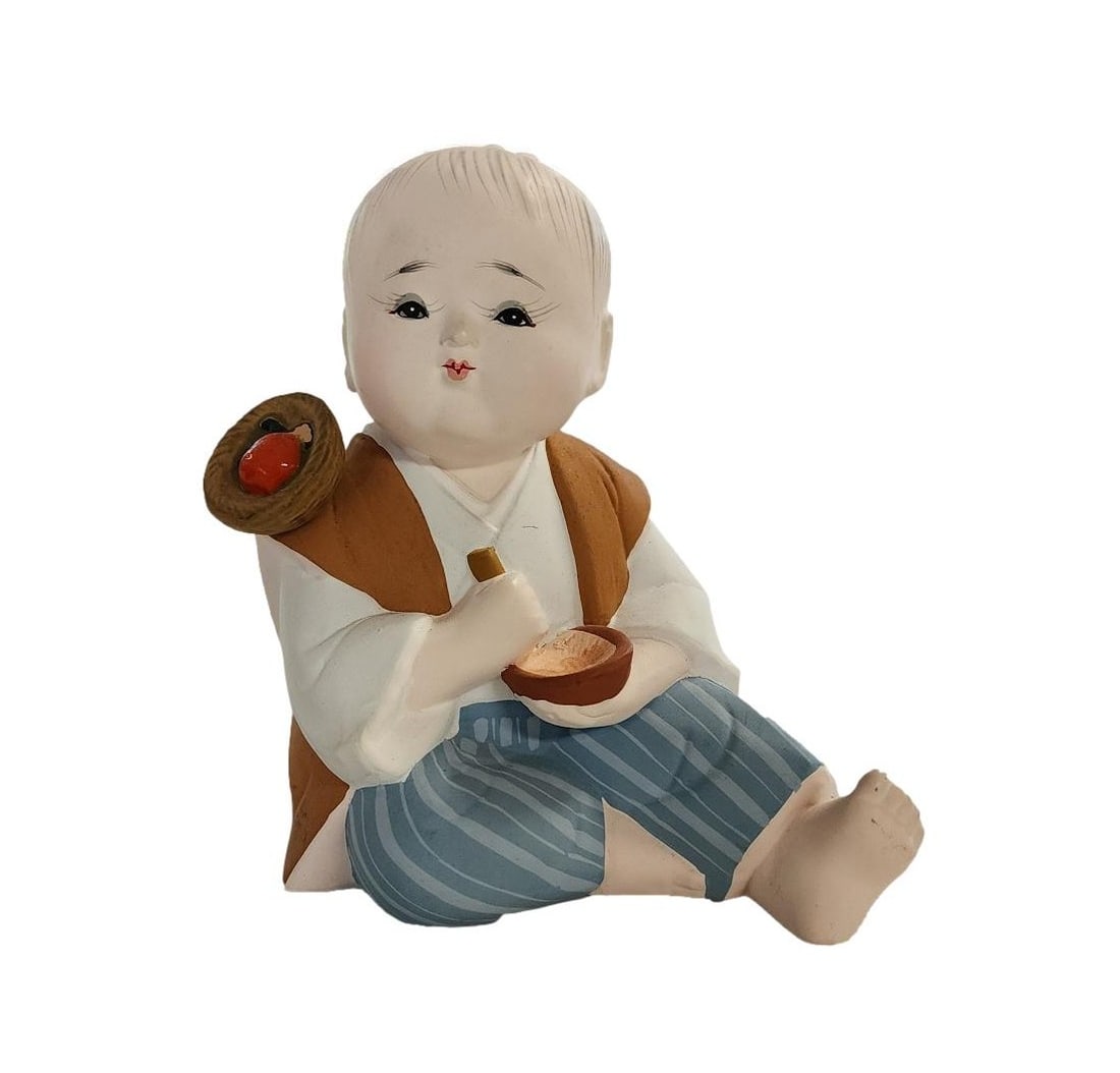 Vintage Hakata Urasaki Boy Doll Figurine - Made in Japan.: Hakata Urasaki dolls are highly collectible, hand-painted Japanese clay or ceramic figurines that traditionally depict scenes of daily life, folklore, and Japanese culture. Originating from the city o