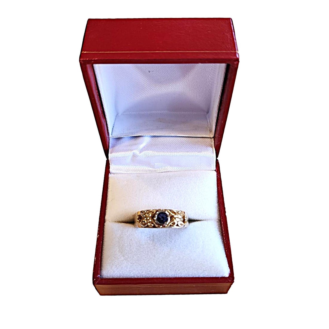 Yellow & White 18kt Gold - Bezel Set Brazilian Alexandrite Ring - Size 6.5: NO RESERVE. This is from my collection. It is a beautiful stone. This band design features an exquisite Brazilian Alexandrite. A little larger than a 1/4 carat. The stone is appraised as .3 ct. The co