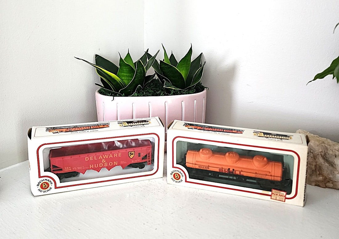 2 Vintage HO Bachman Train Box Cars - Original Packaging (1 of 2)